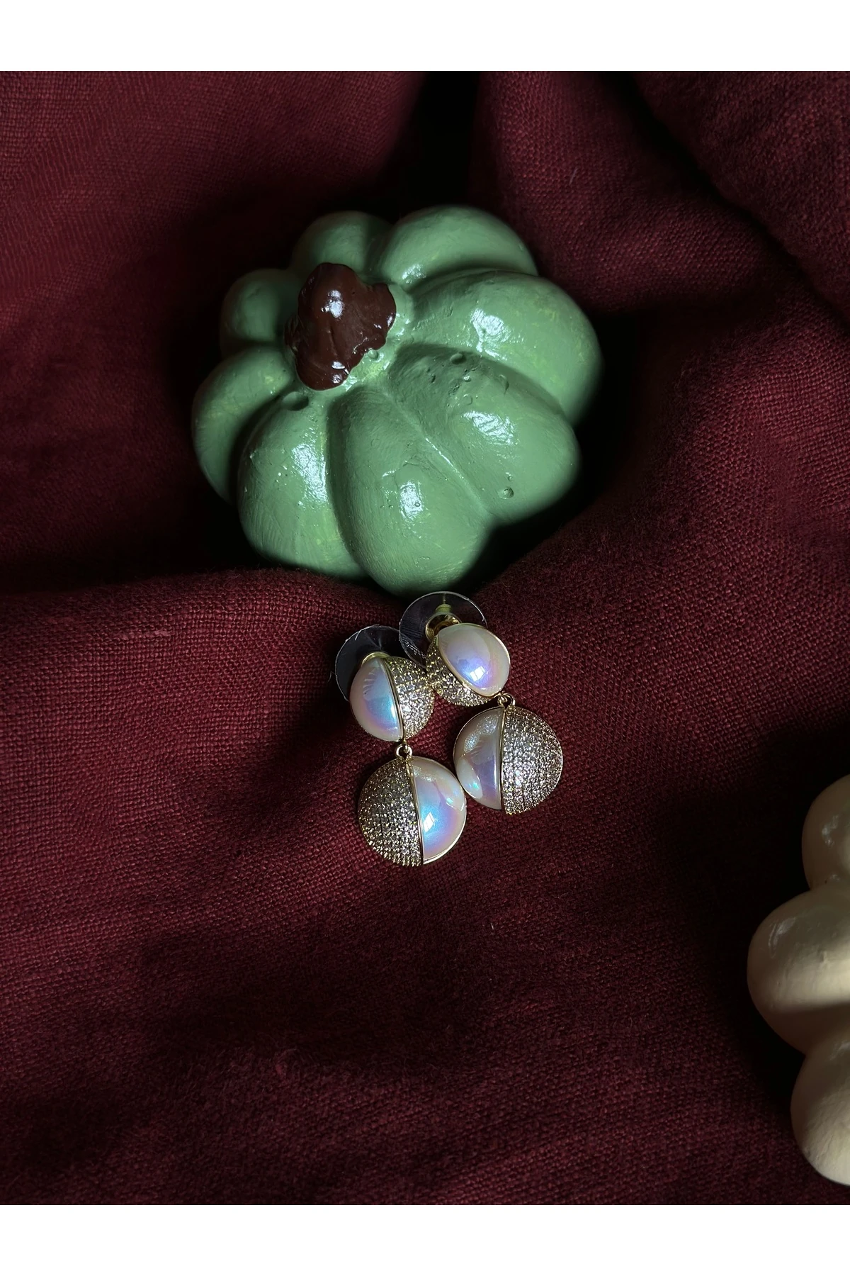 Yarım İnci Taş Detaylı Küpe