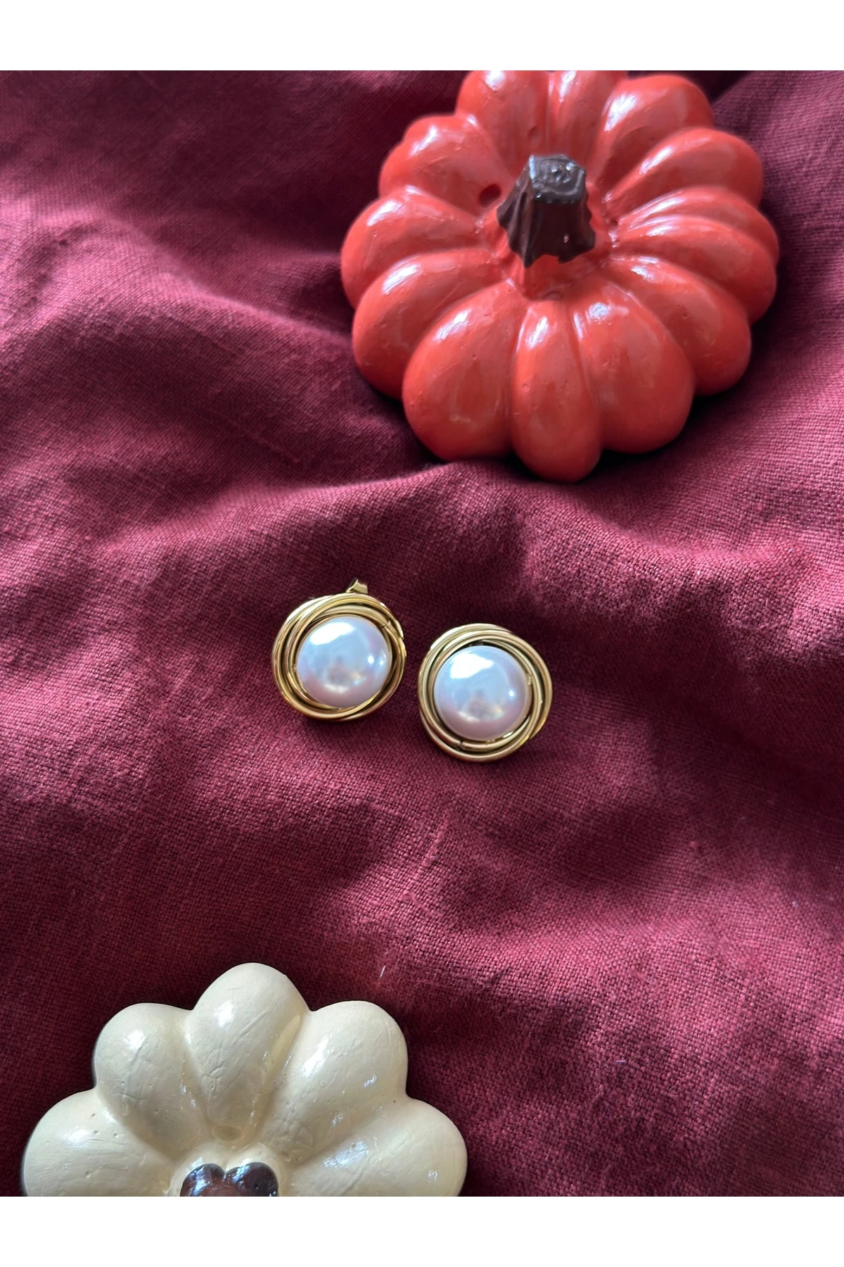 Eterné Round Pearl Earrings
