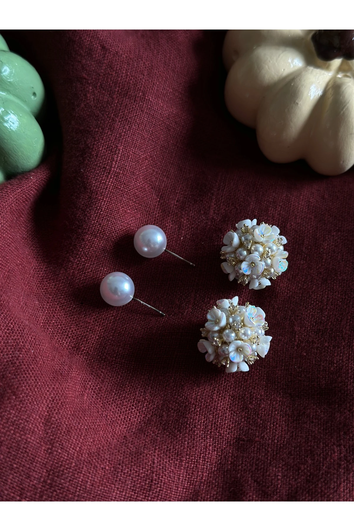 Çiçek Formlu İnci Küpe