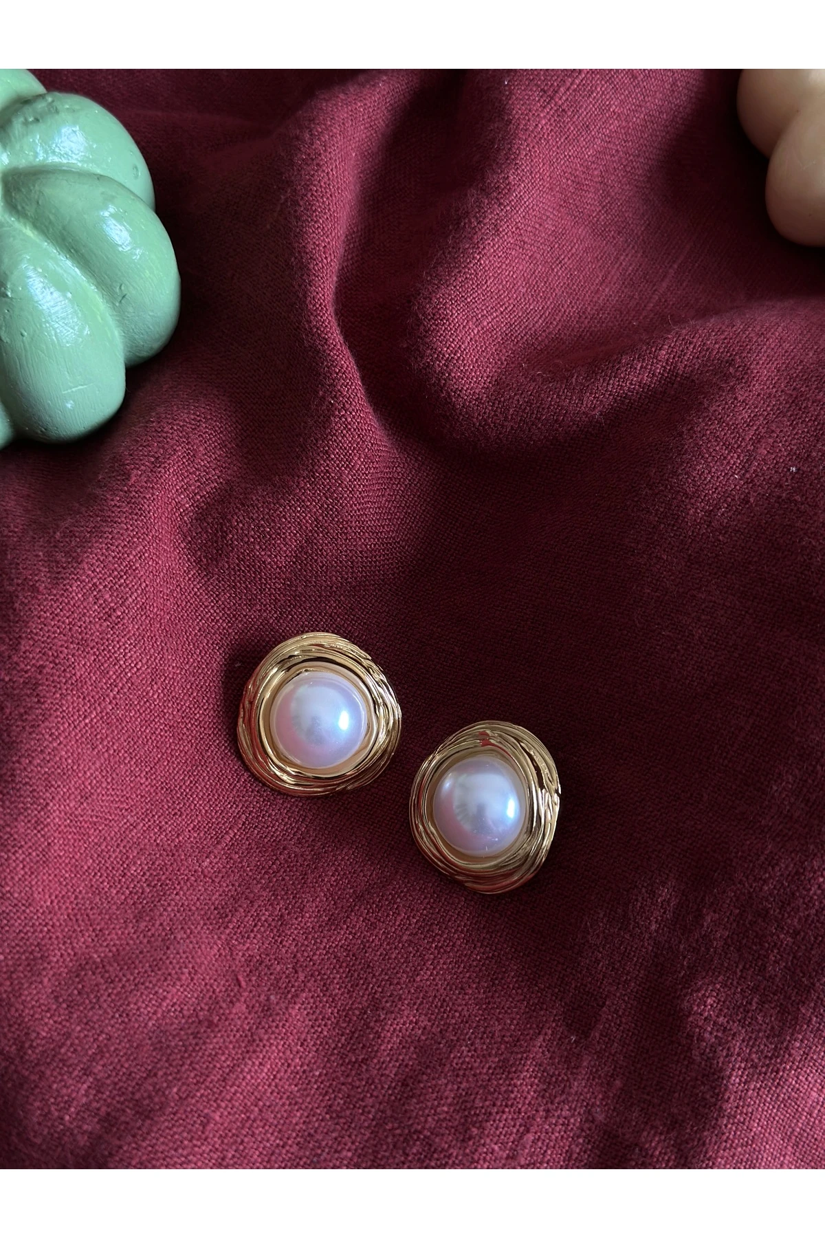 Gold Halkalı İnci Küpe