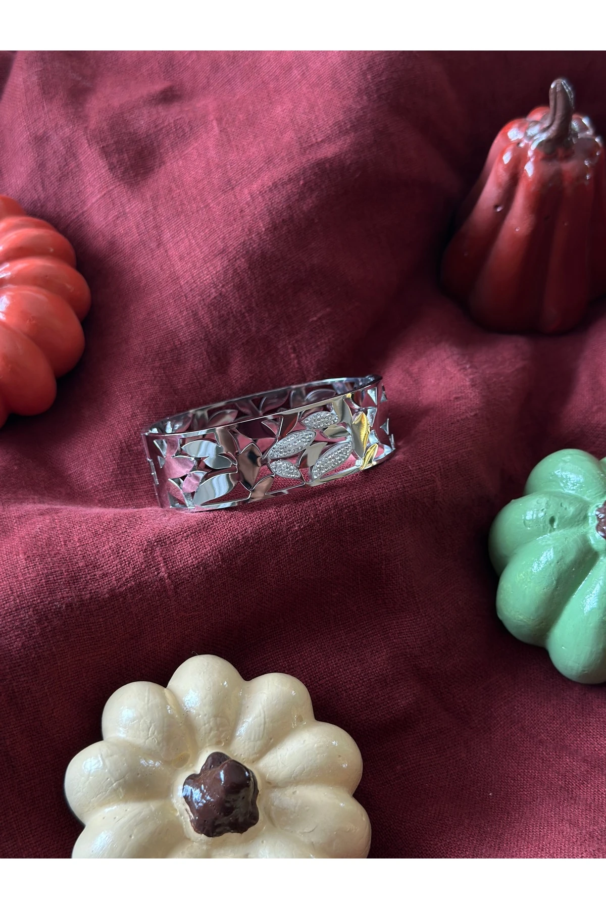 Yaprak Motifli Geniş Bileklik