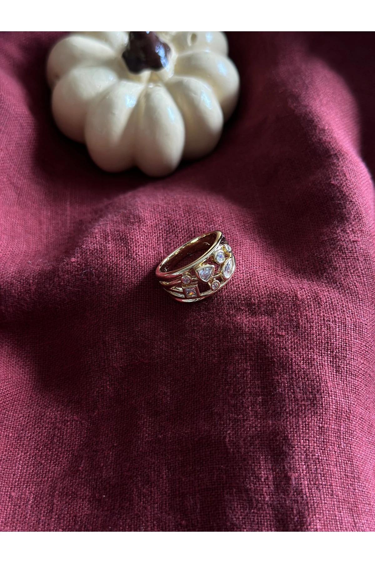 Çok Taşlı Gold Yüzük