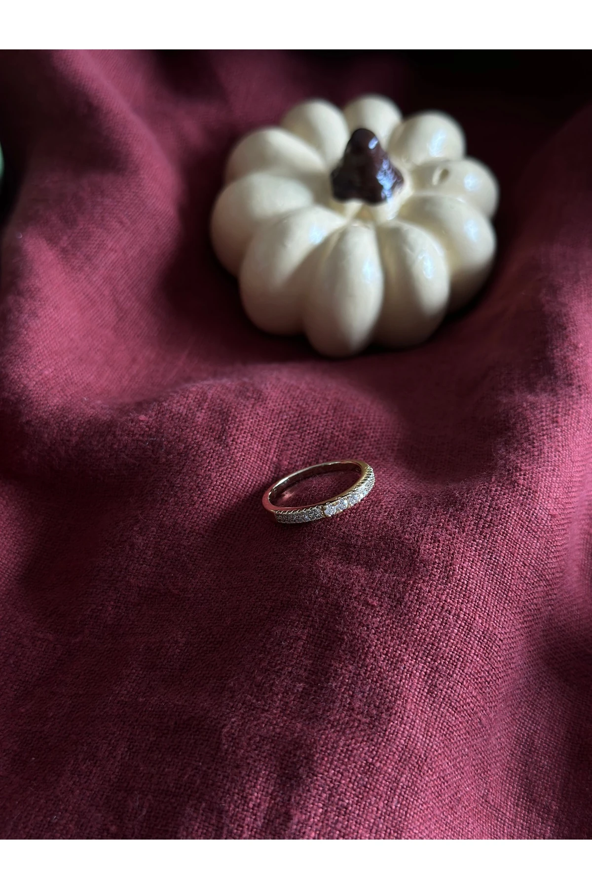 İnce Taşlı Zarif Yüzük