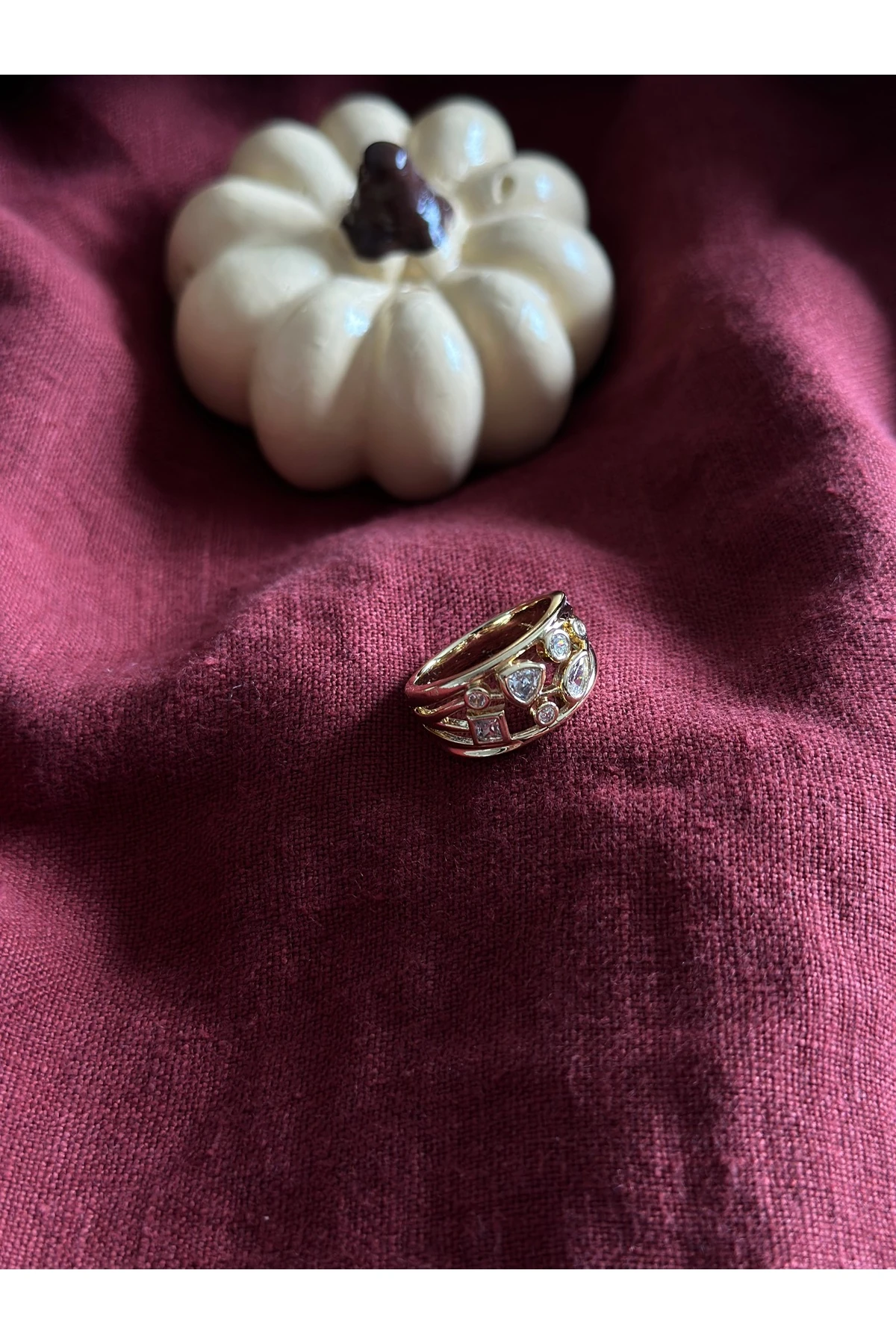 Çok Taşlı Gold Yüzük