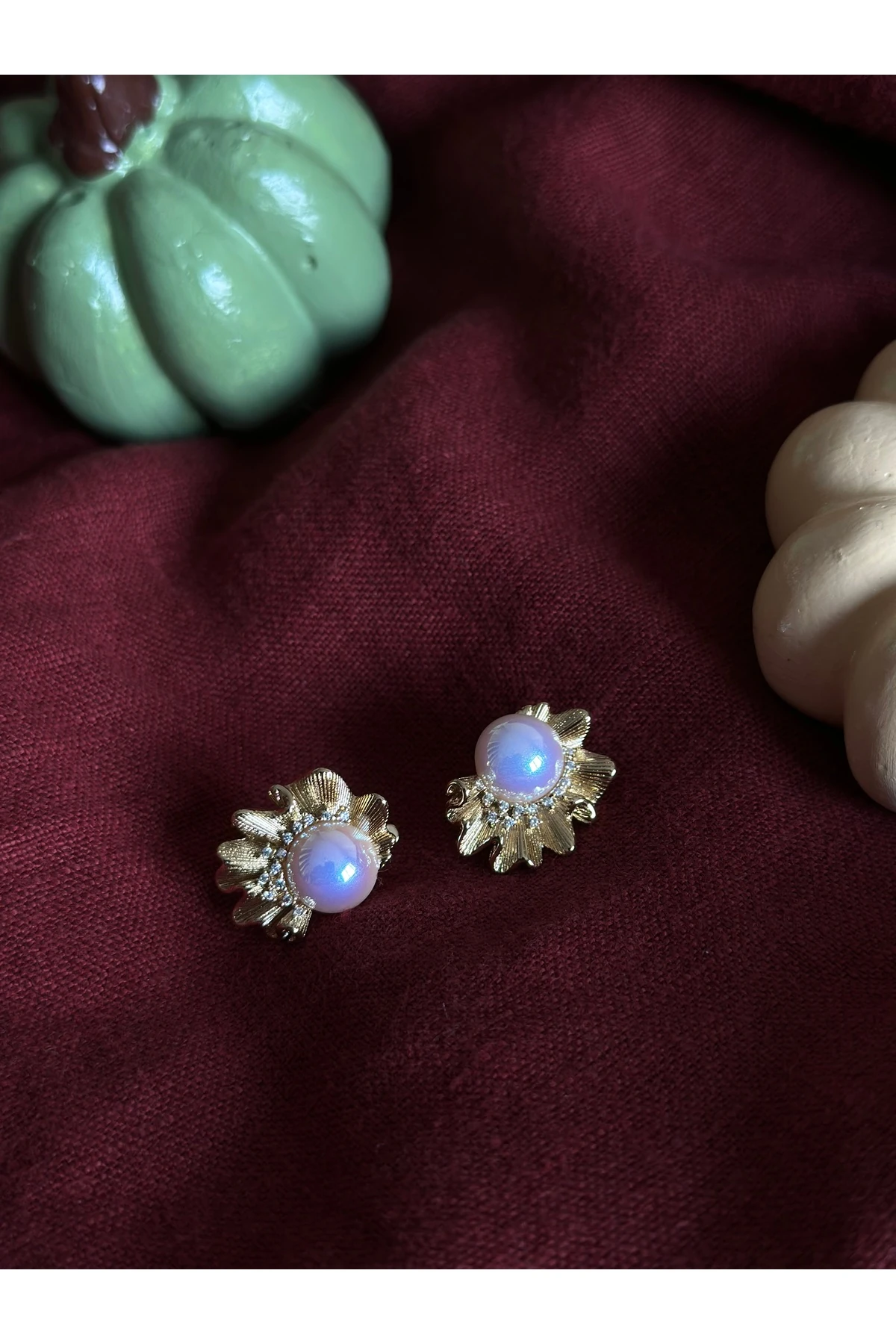 Çiçek Formlu İnci Küpe