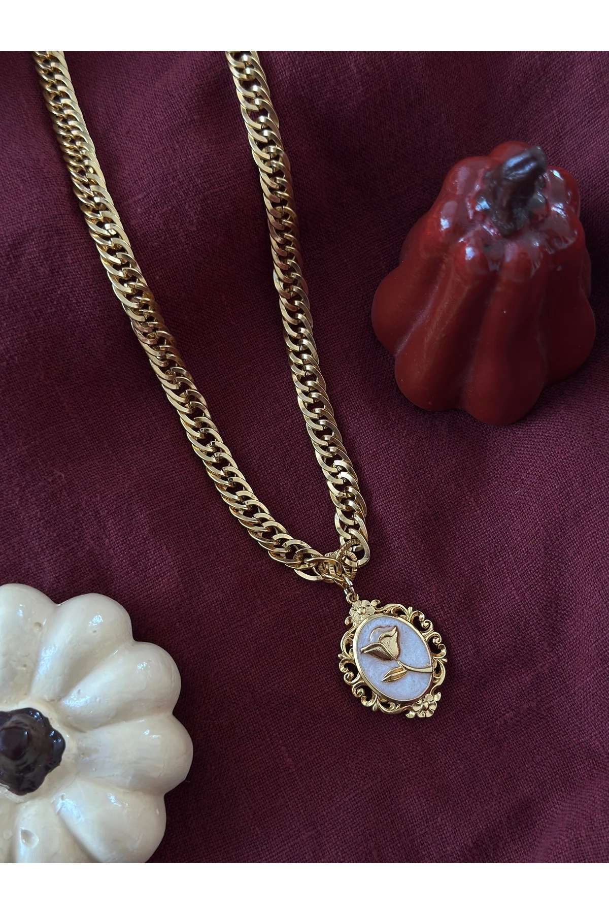 Klasik Zincir Çerçeve Kolye