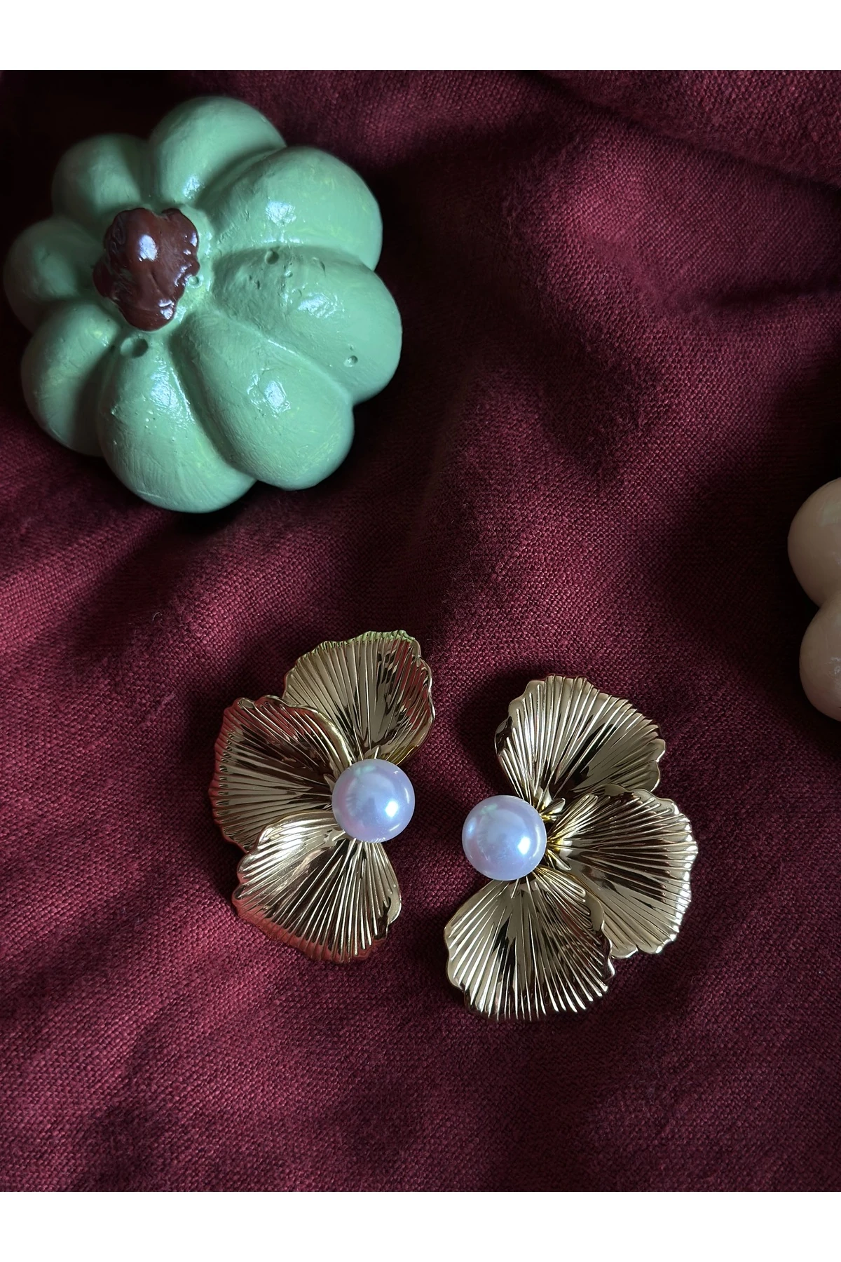 Büyük Papatya İnci Küpe