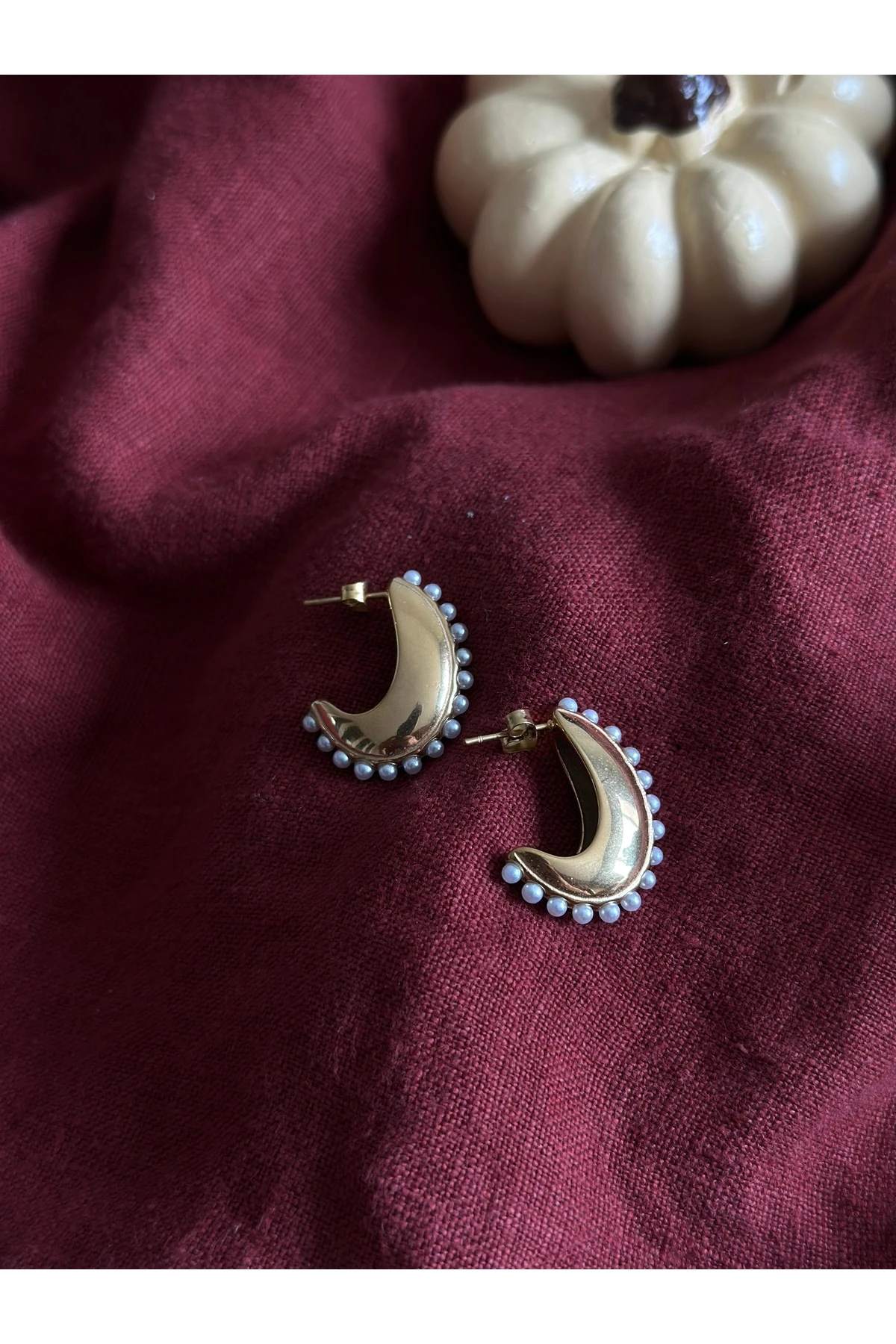 İnci Detaylı Ay Formu Küpe
