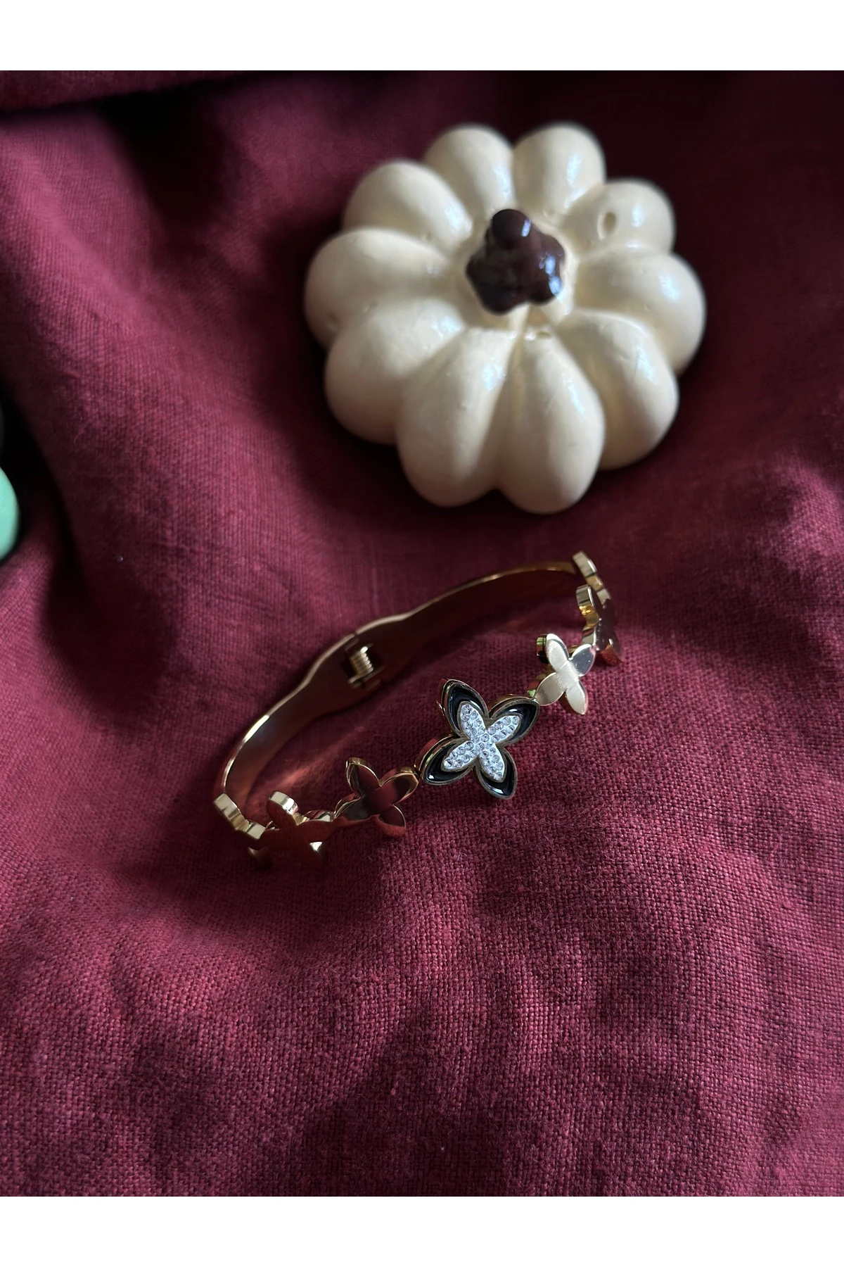 Çiçek Formlu Gold Bileklik