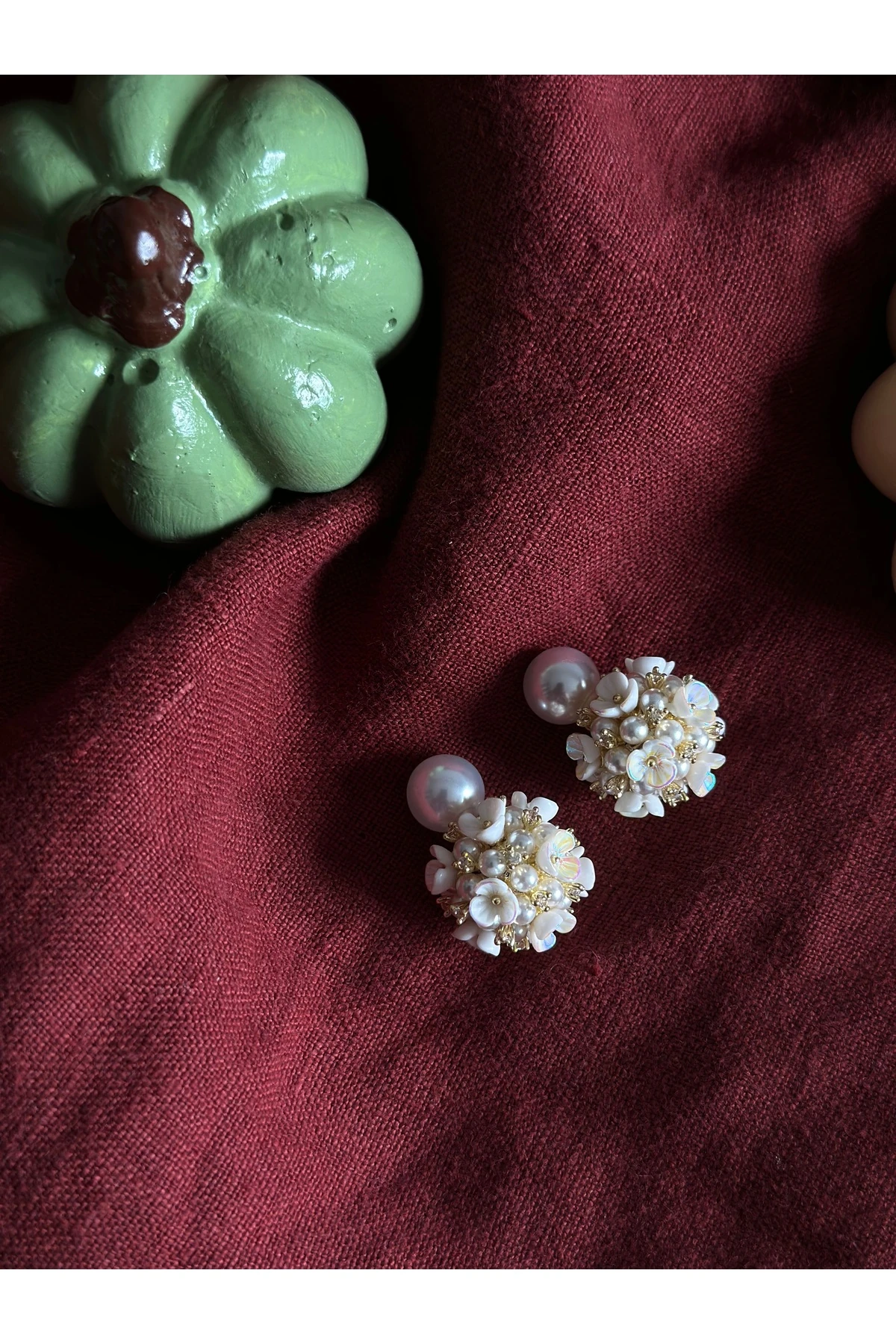 Çiçek Formlu İnci Küpe