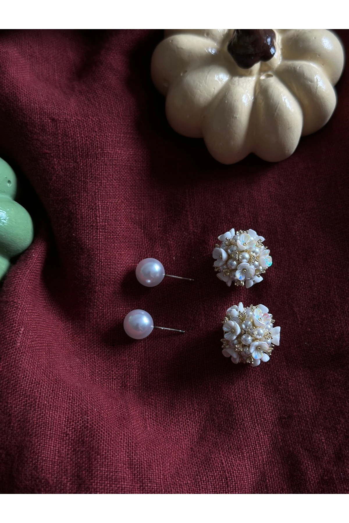 Çiçek Formlu İnci Küpe