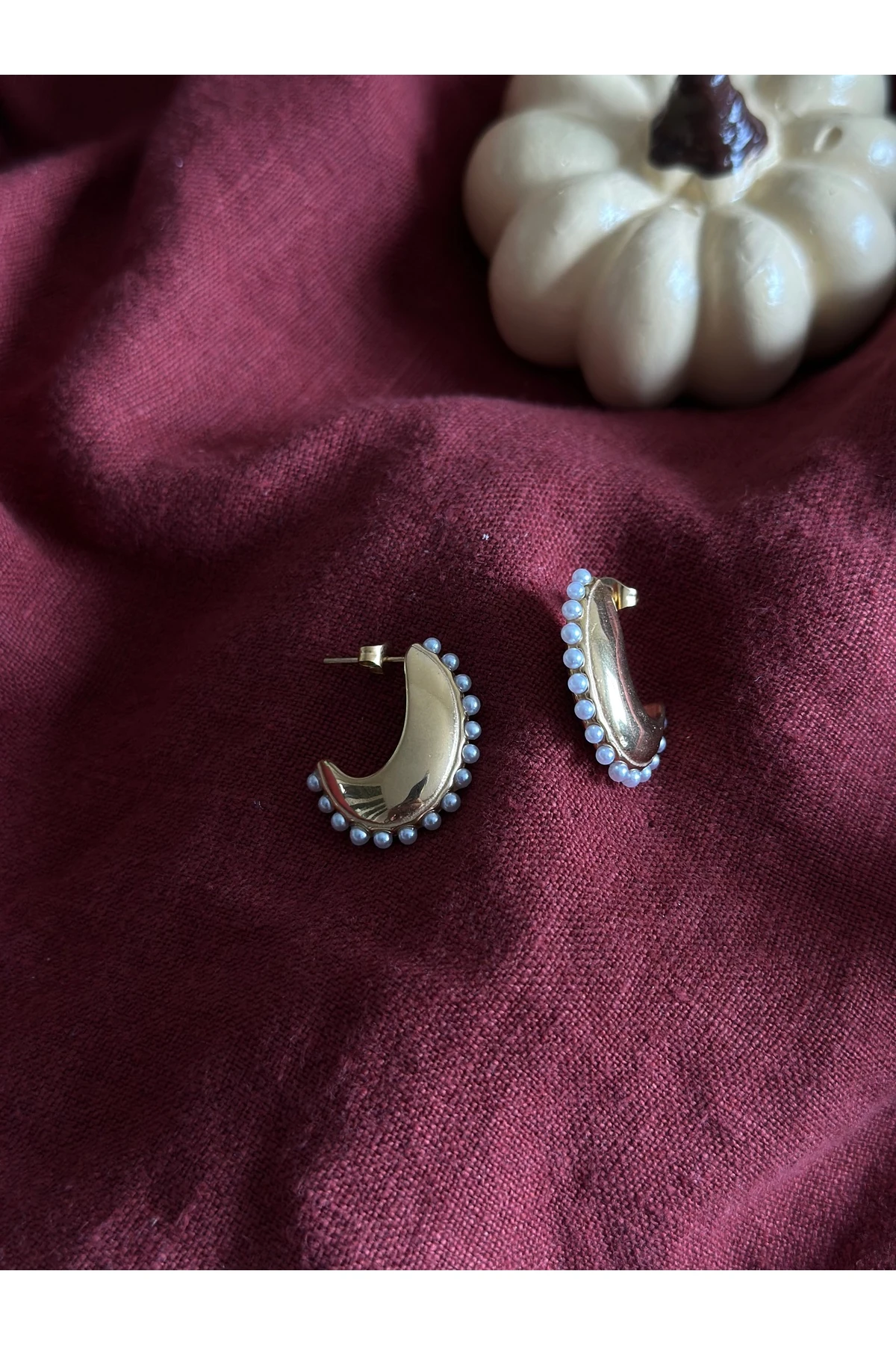 İnci Detaylı Ay Formu Küpe