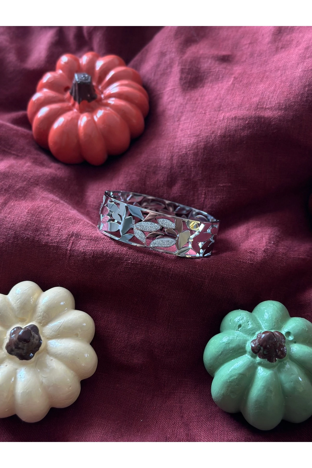 Yaprak Motifli Geniş Bileklik