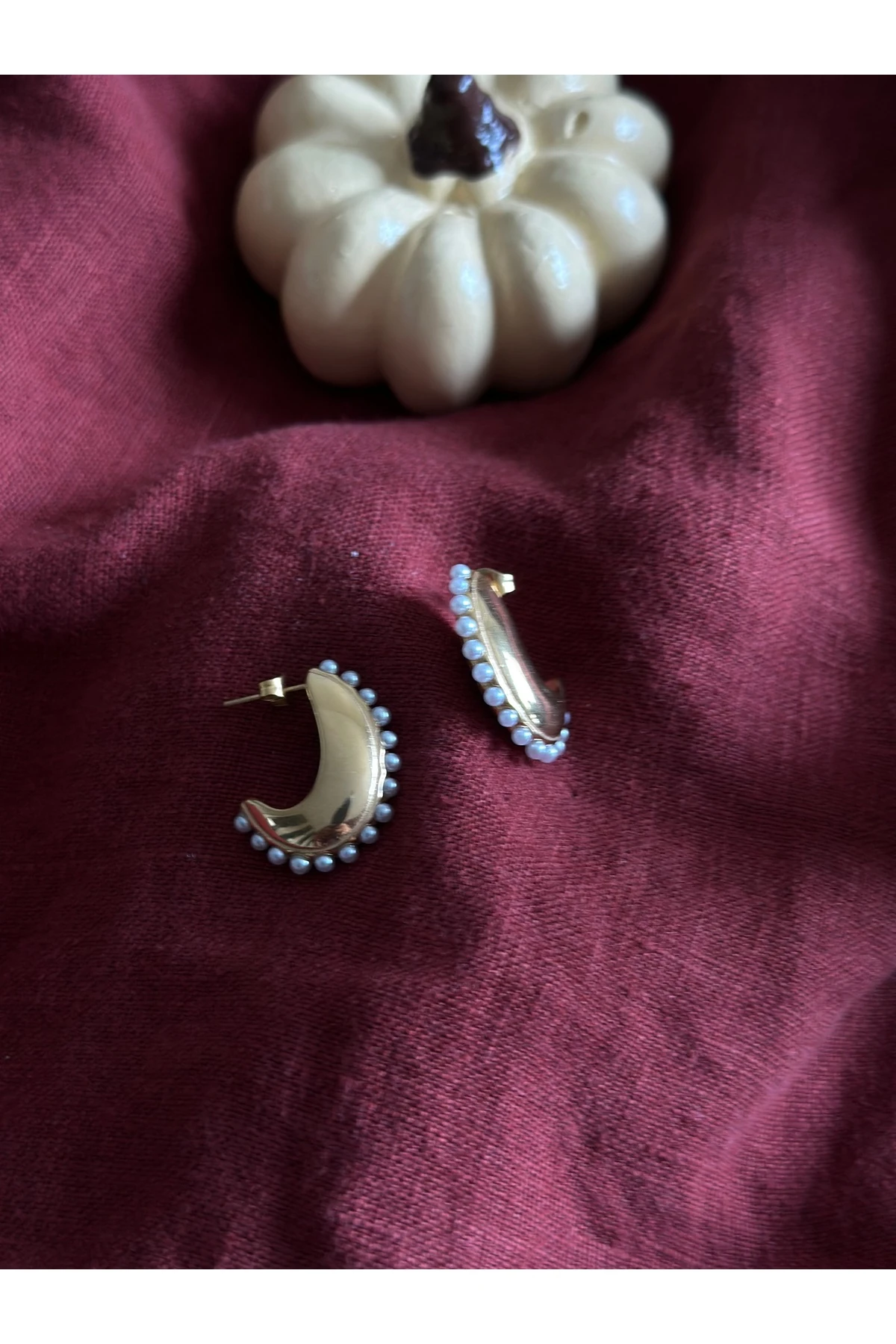 İnci Detaylı Ay Formu Küpe
