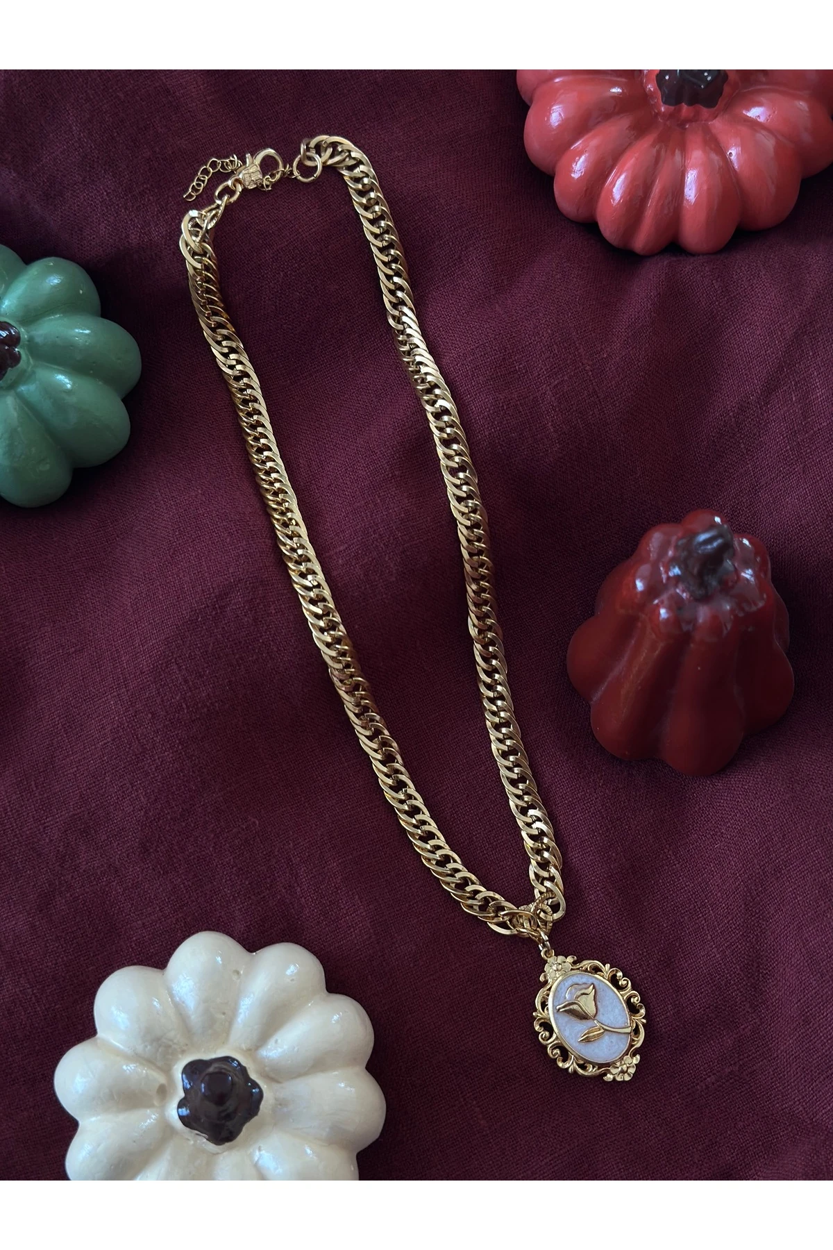 Klasik Zincir Çerçeve Kolye