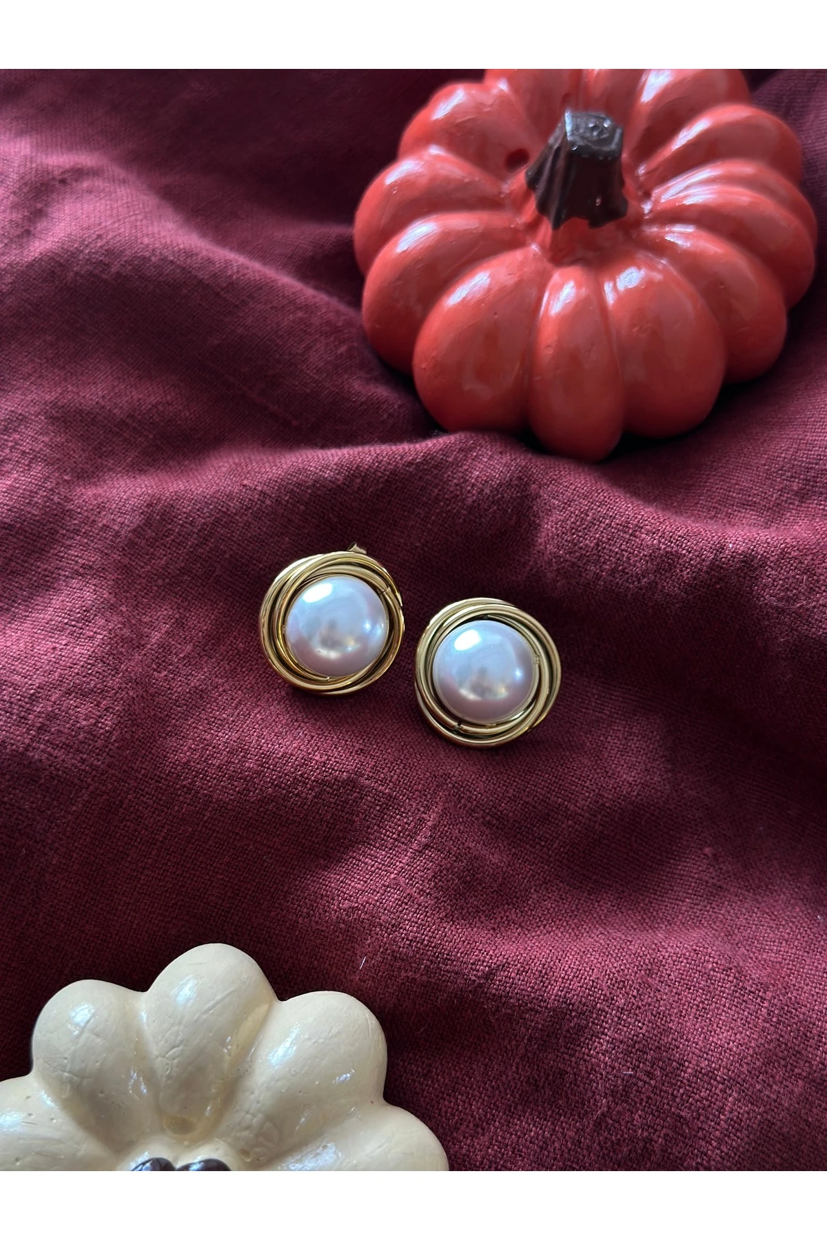 Eterné Round Pearl Earrings