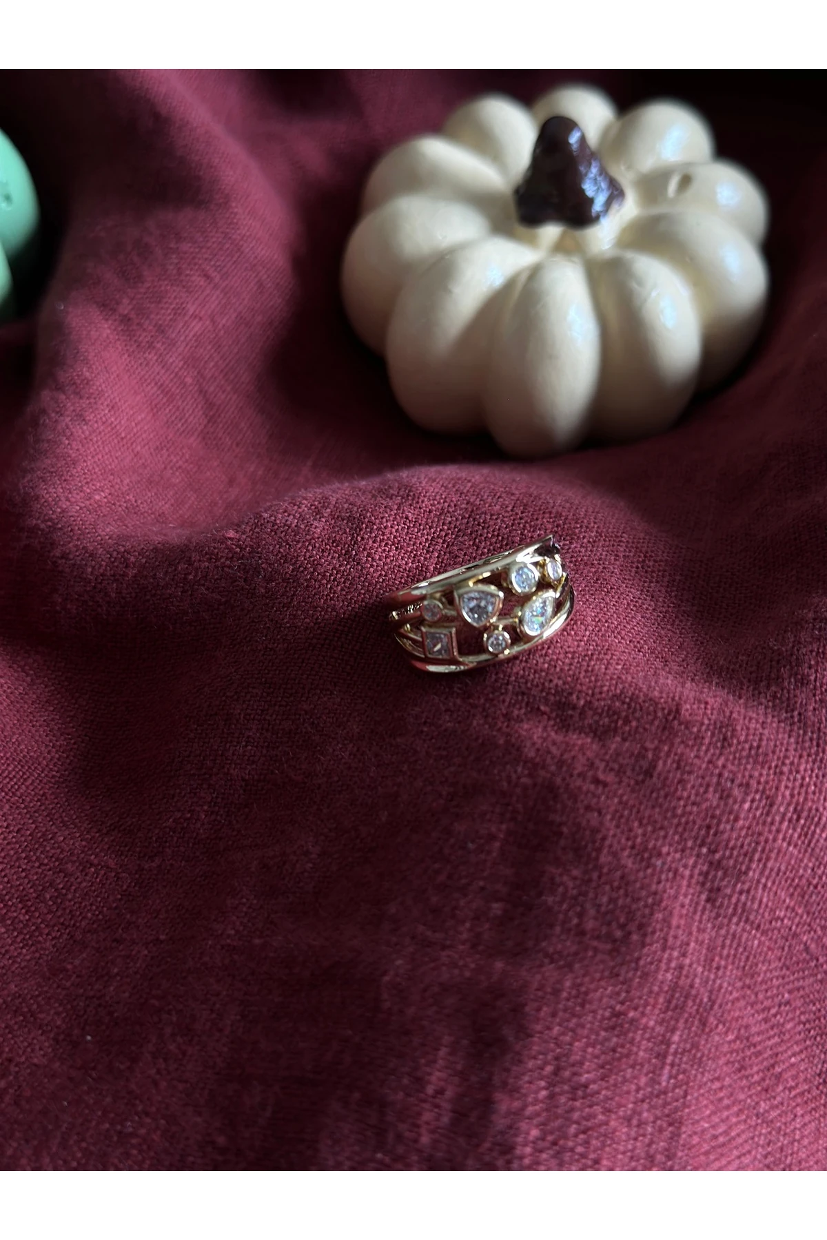 Çok Taşlı Gold Yüzük