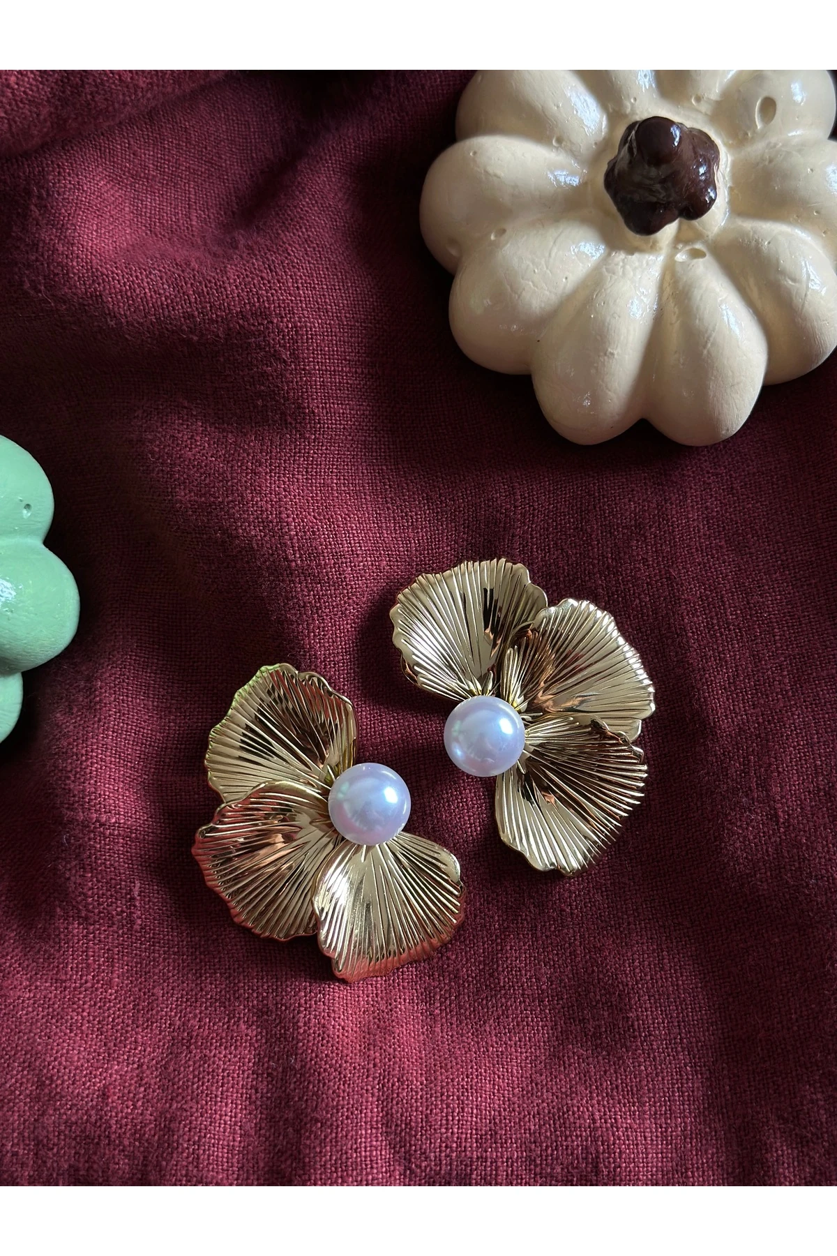 Büyük Papatya İnci Küpe