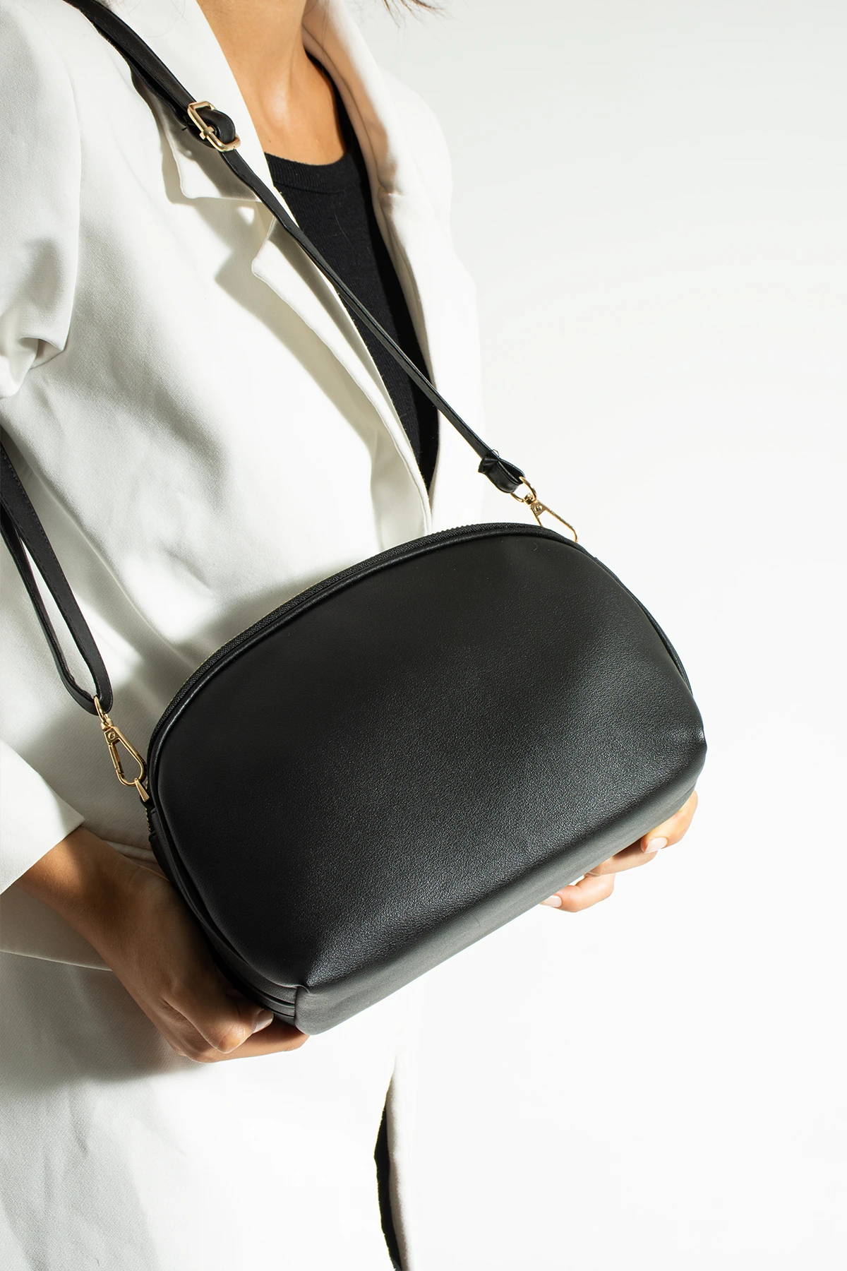 Vatikan Çapraz Kol Çantası 1298 - Mat Siyah