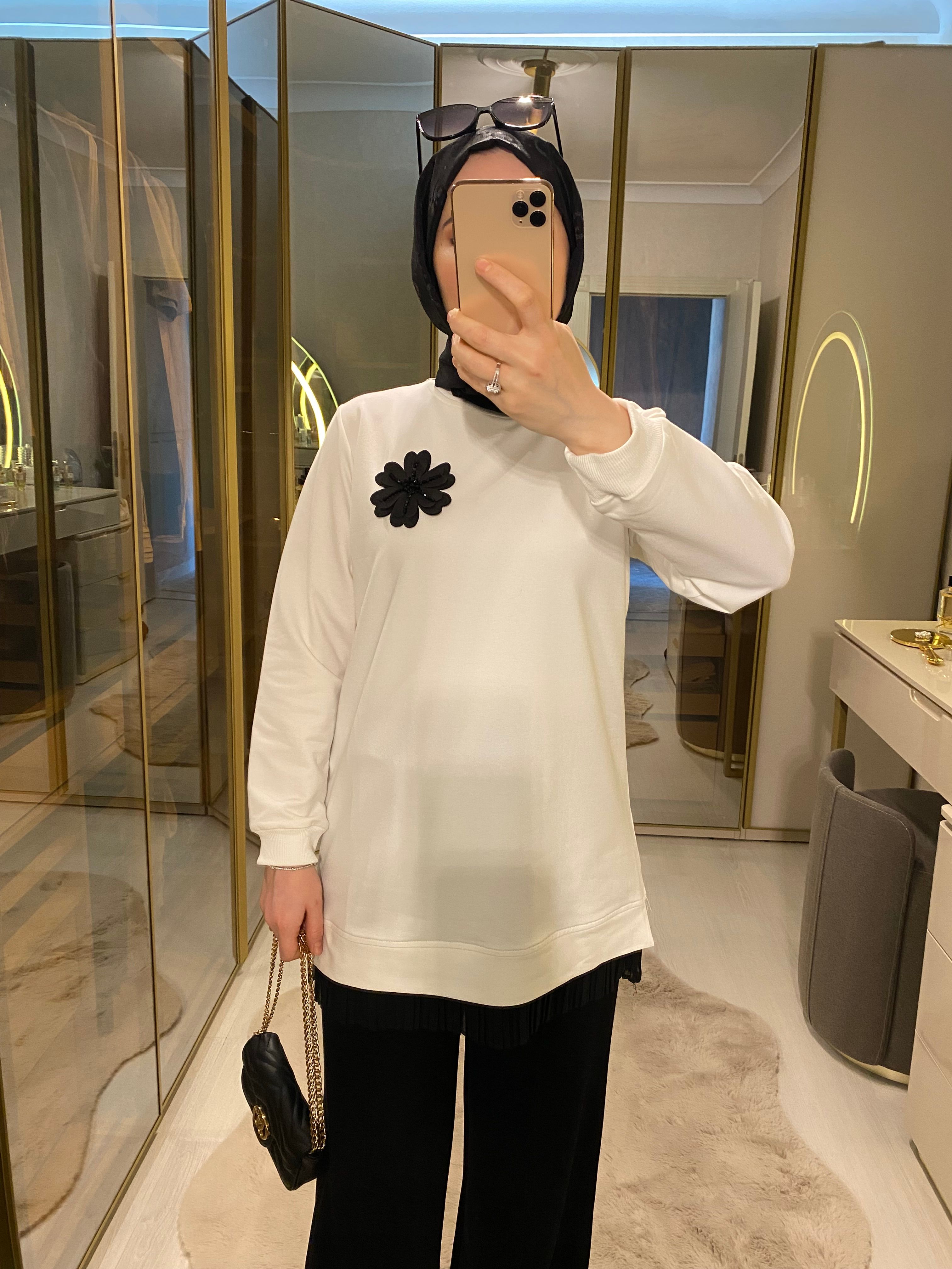 Çiçek Broşlu Tunik