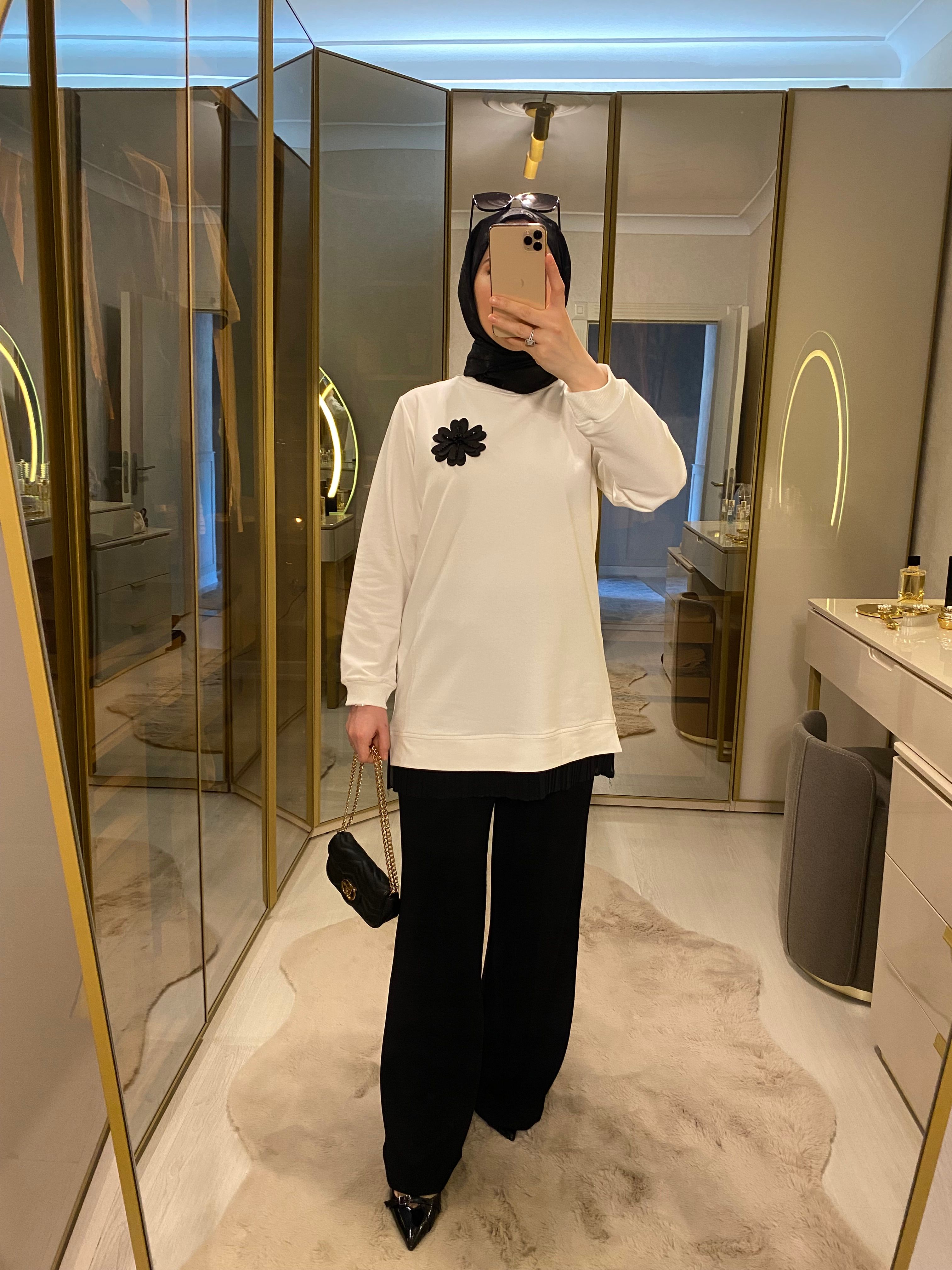 Çiçek Broşlu Tunik