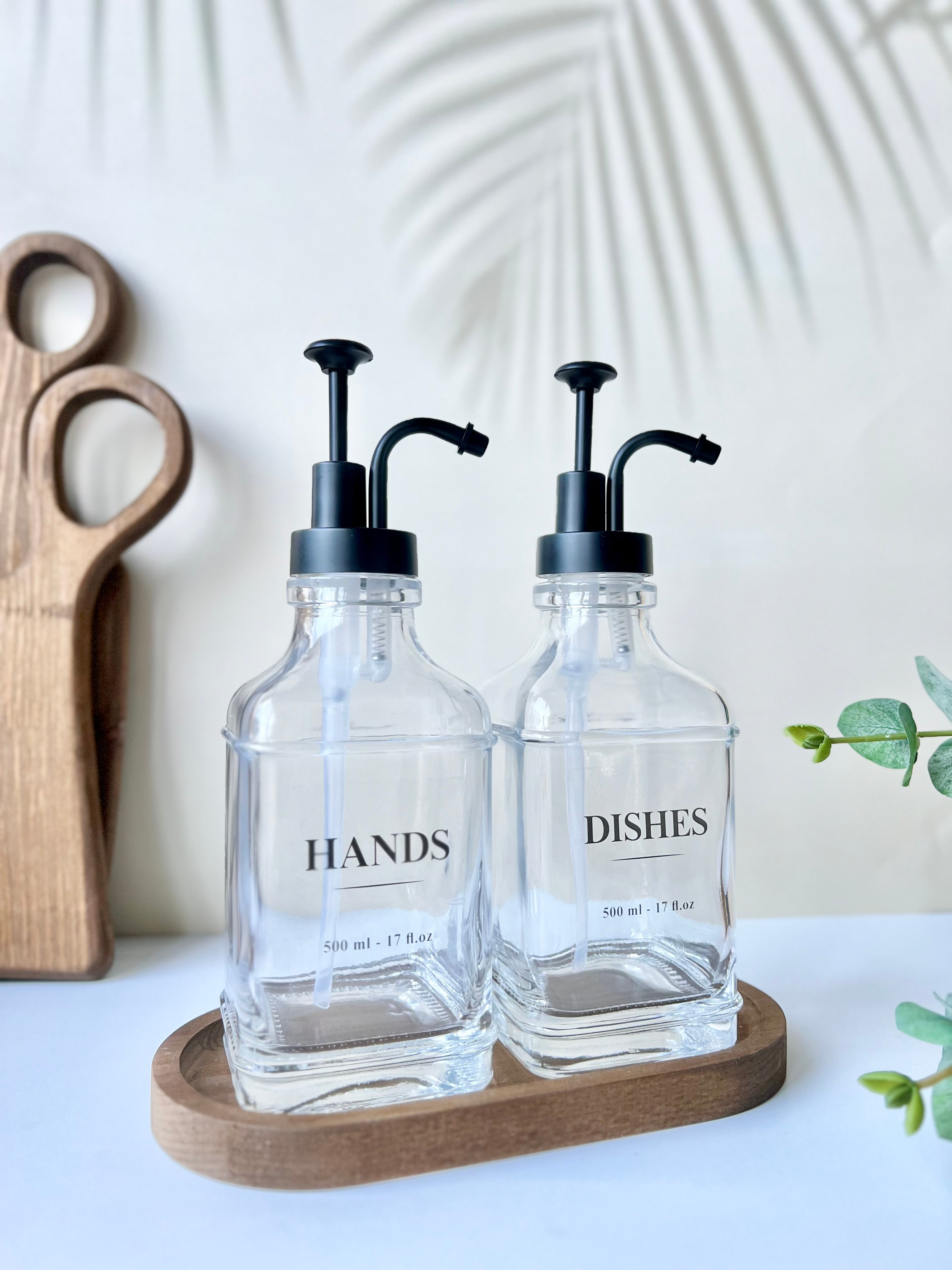 Ahşap Altlıklı Siyah Başlıklı 2'li Cam Şişe Seti - 500 ml