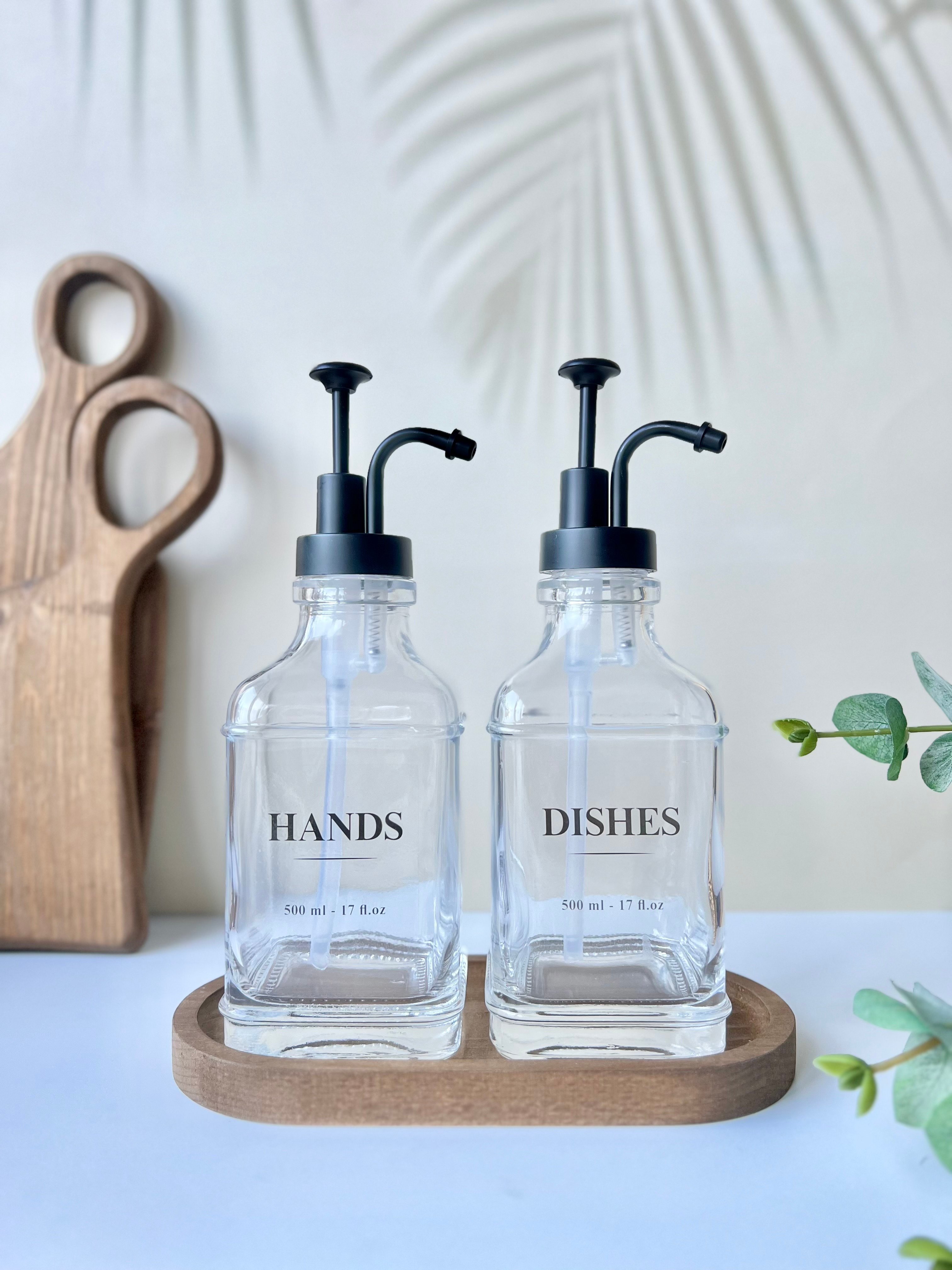 Ahşap Altlıklı Siyah Başlıklı 2'li Cam Şişe Seti - 500 ml