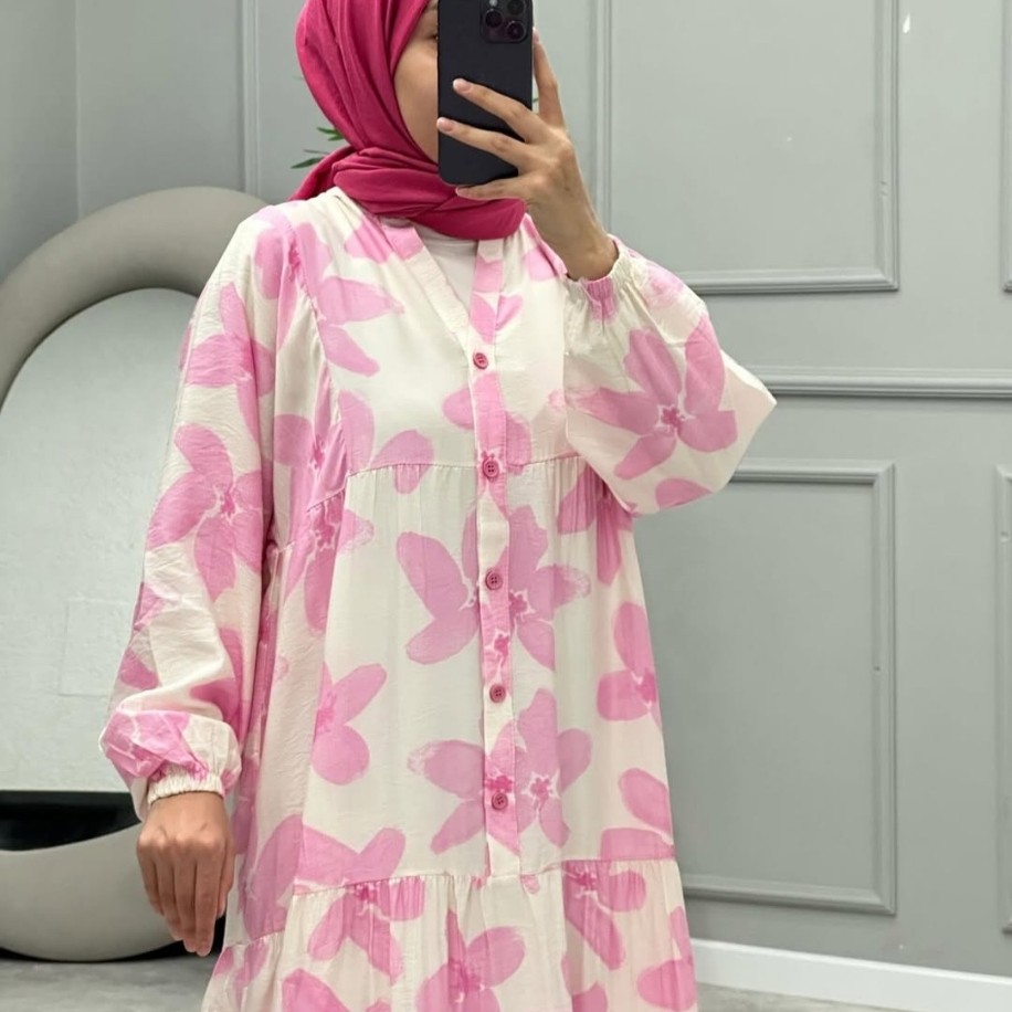 Pembe elbise