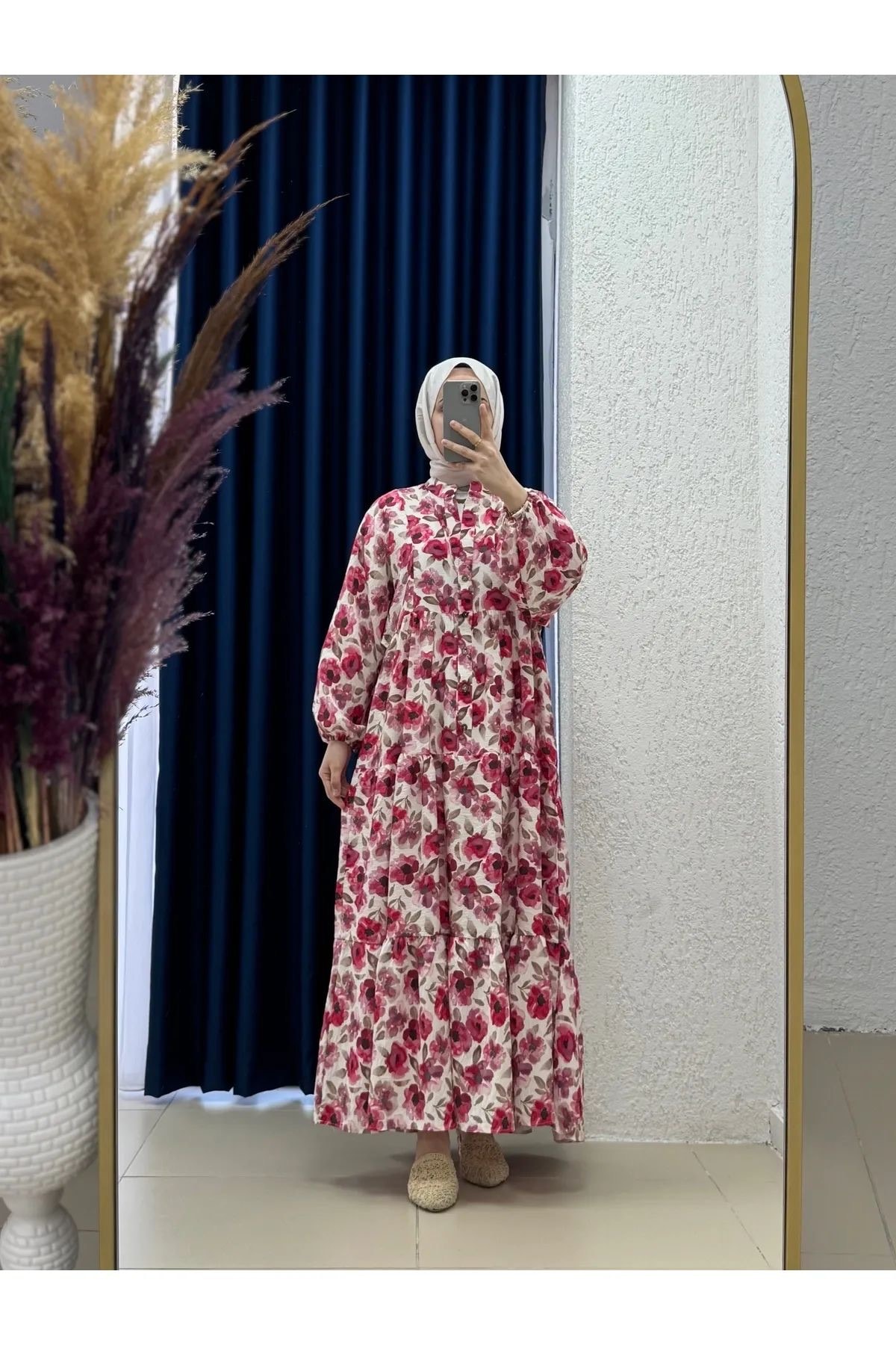 pembe çiçekli elbise