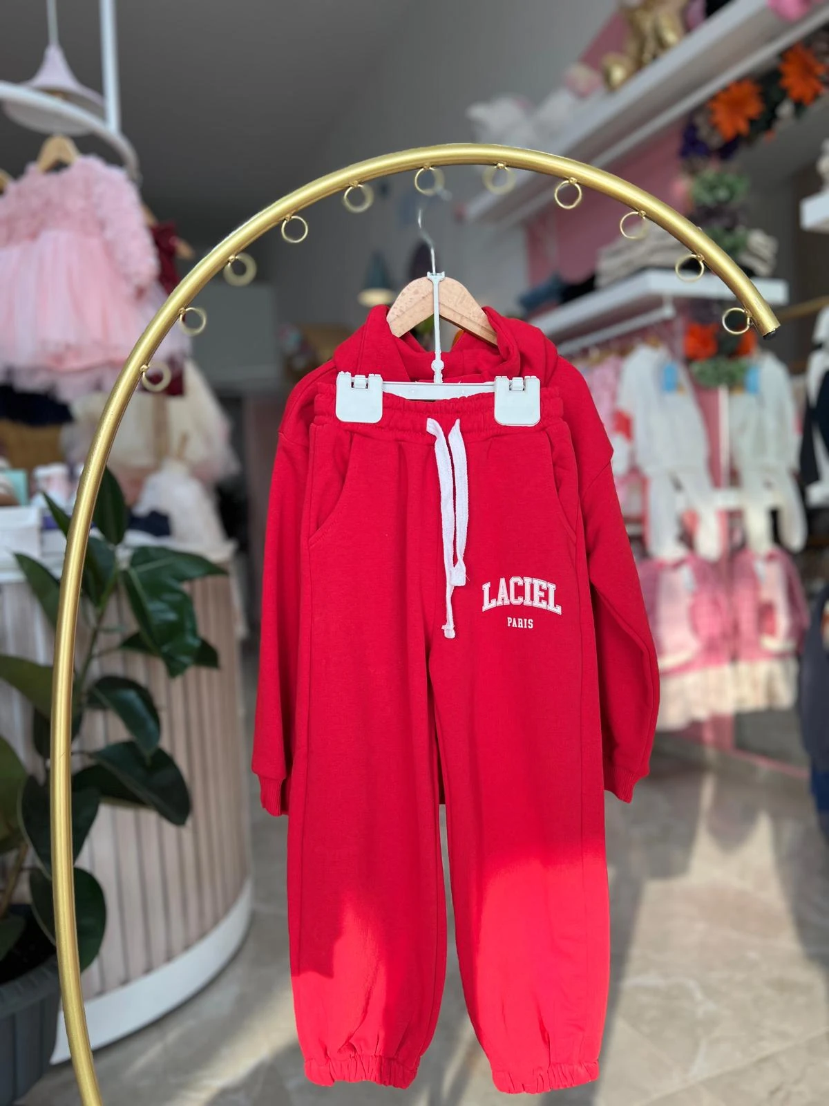 KIRMIZI EŞOFMAN TAKIM