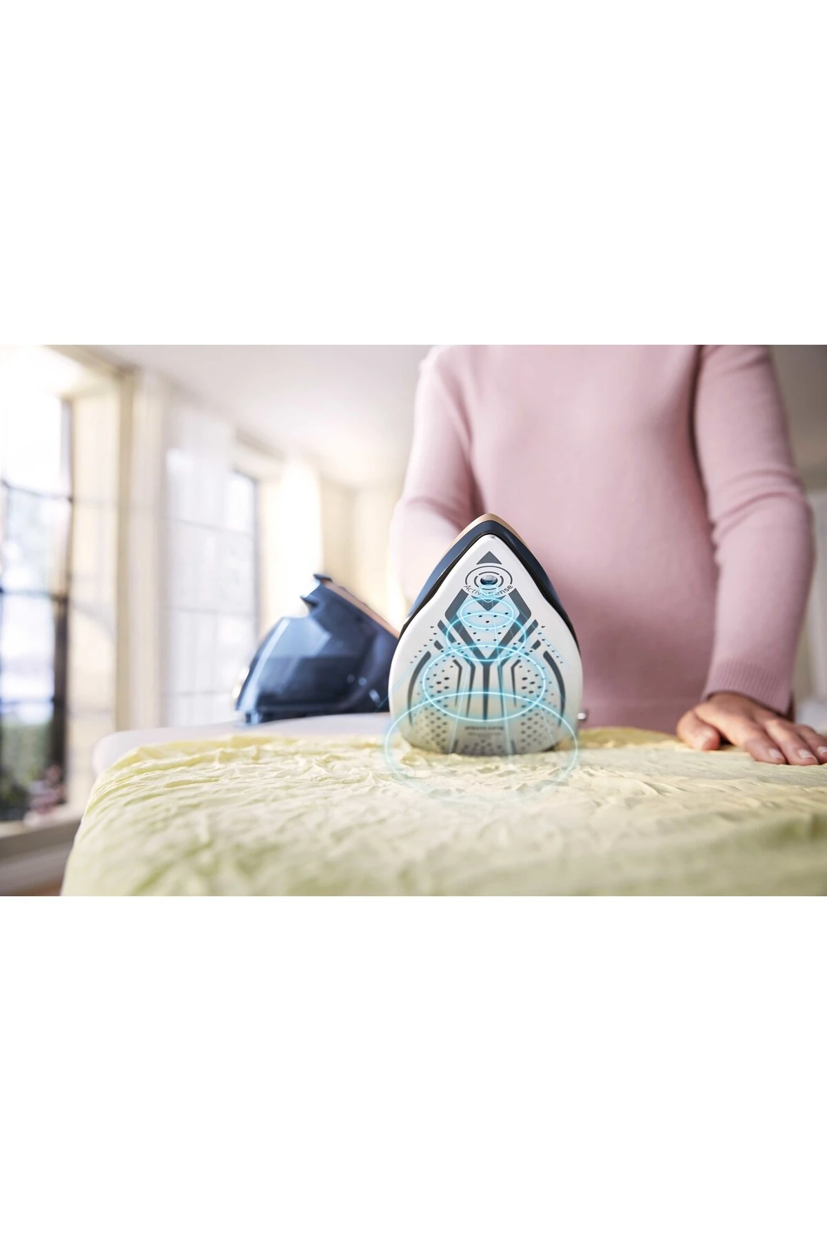 9000 Serisi Buhar Kazanlı Ütü,750 g'a varan Şok Buhar, Dikey Buhar Püskürtme, PSG9050/20