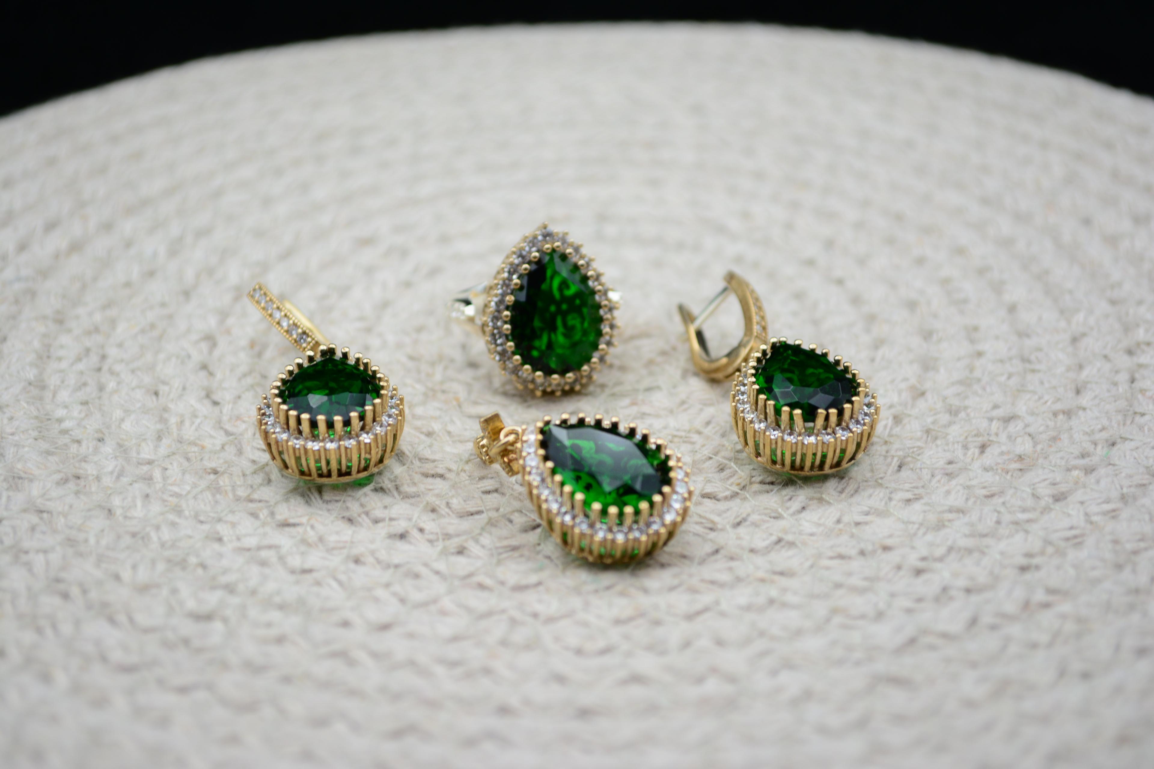 Emerald Stone Women's Set