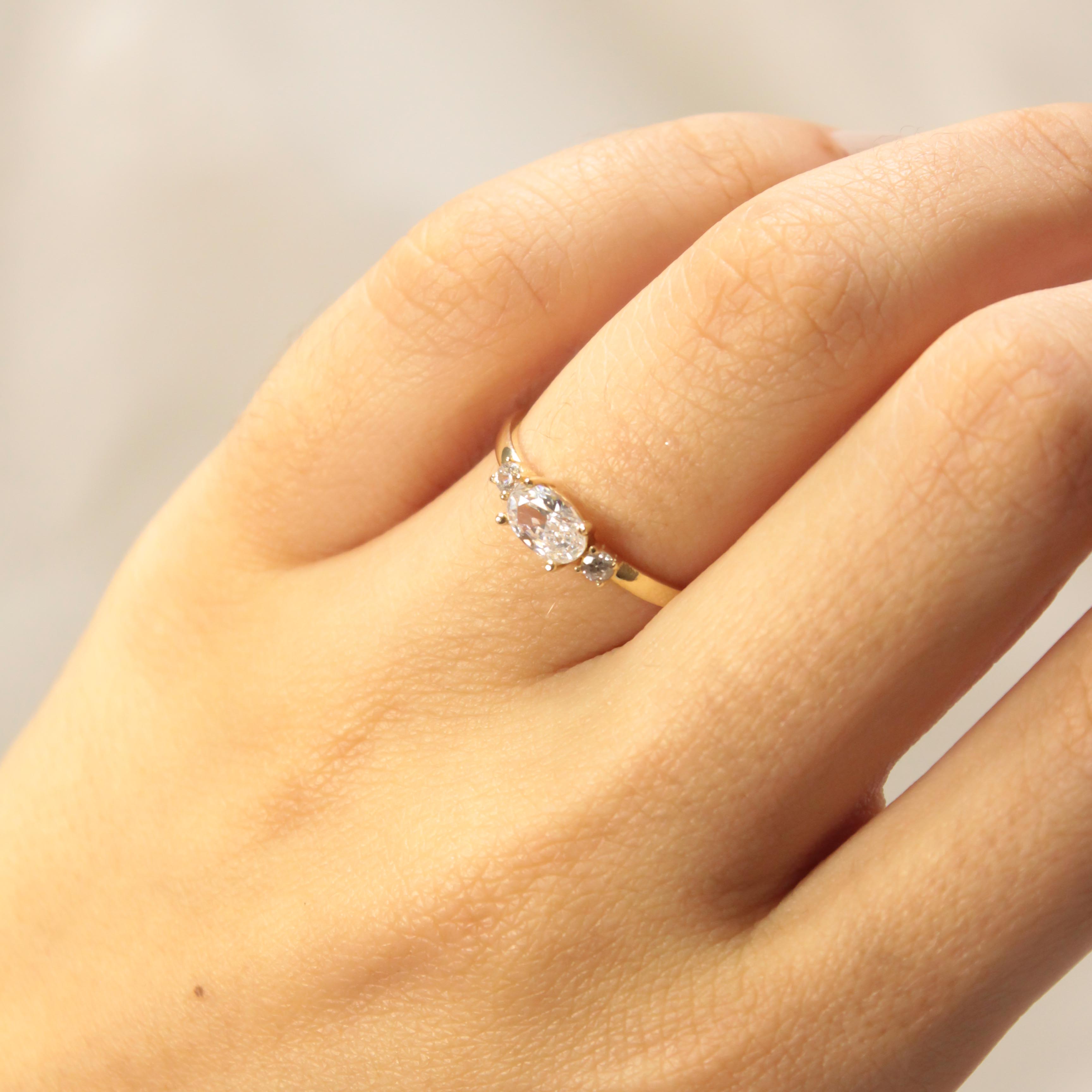 14 AYAR OVAL TAŞ YÜZÜK