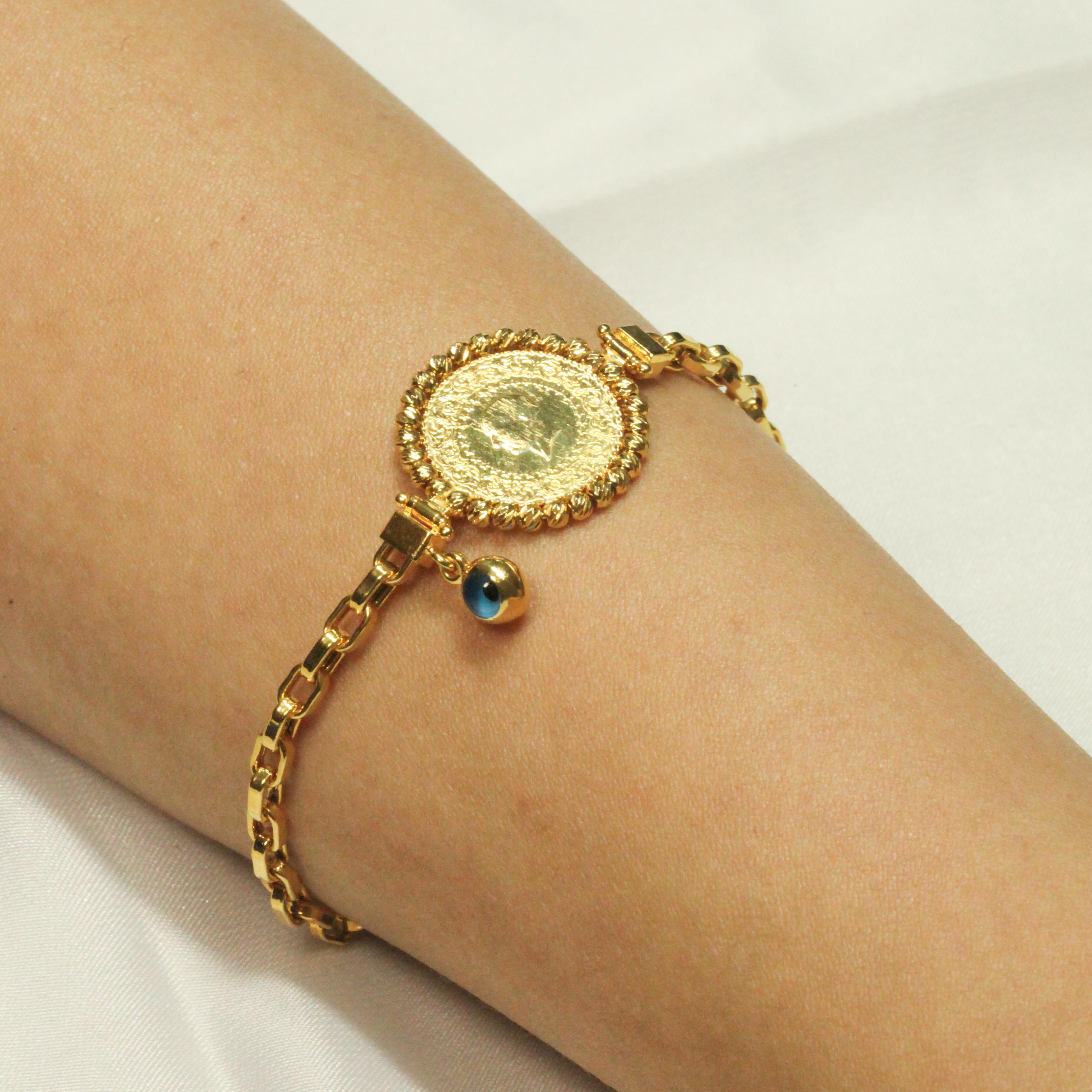 KENARLARI ZİNCİR ÇEYREKLİ BİLEKLİK