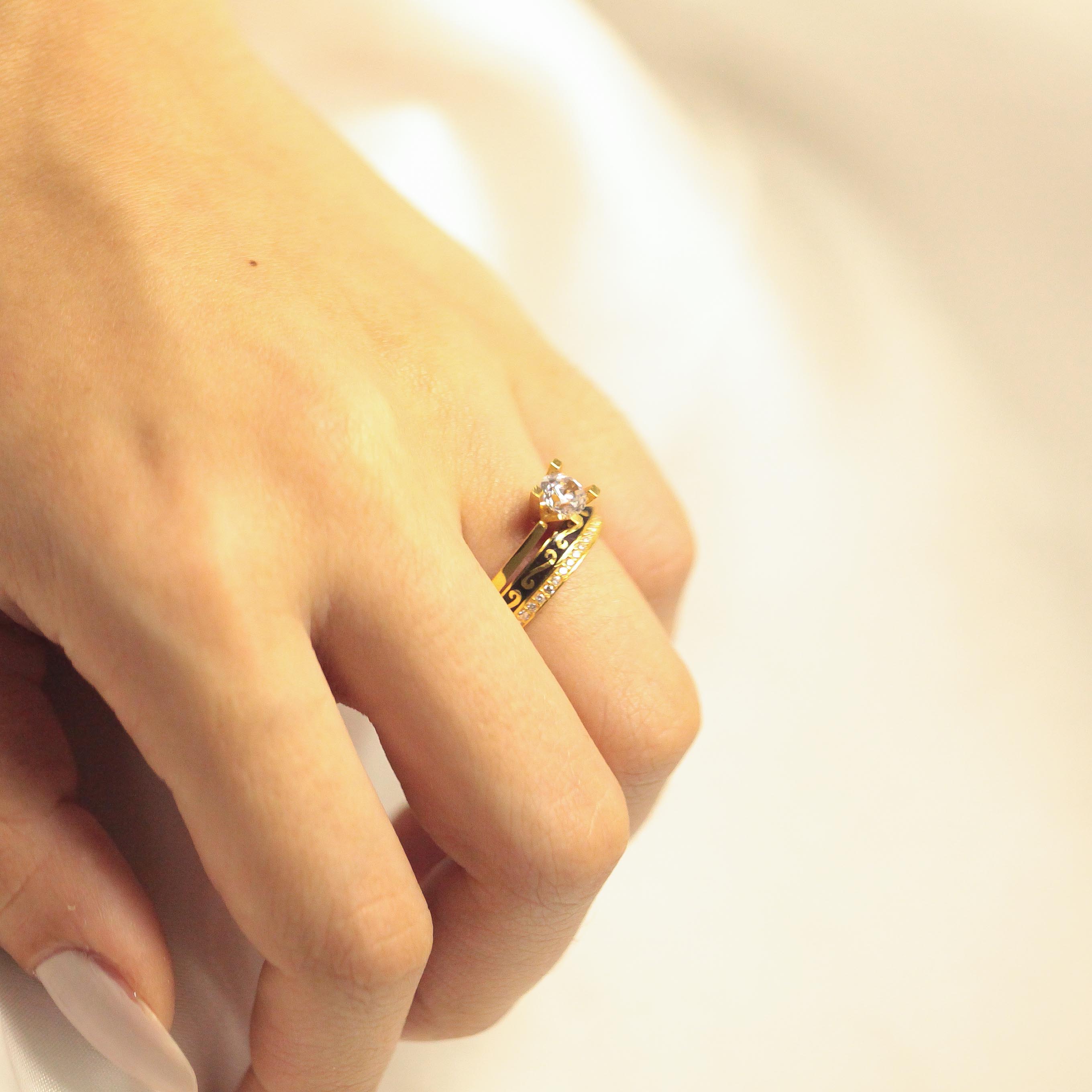 22 Ayar Alyanslı Tektaş Yüzük