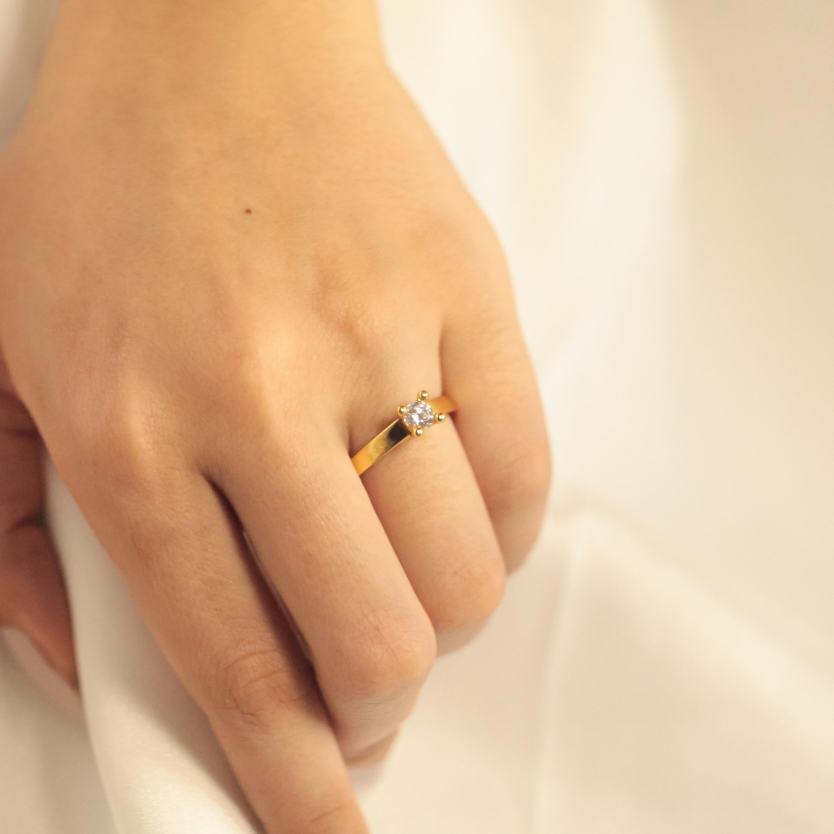 22 Ayar Tektaş Yüzük