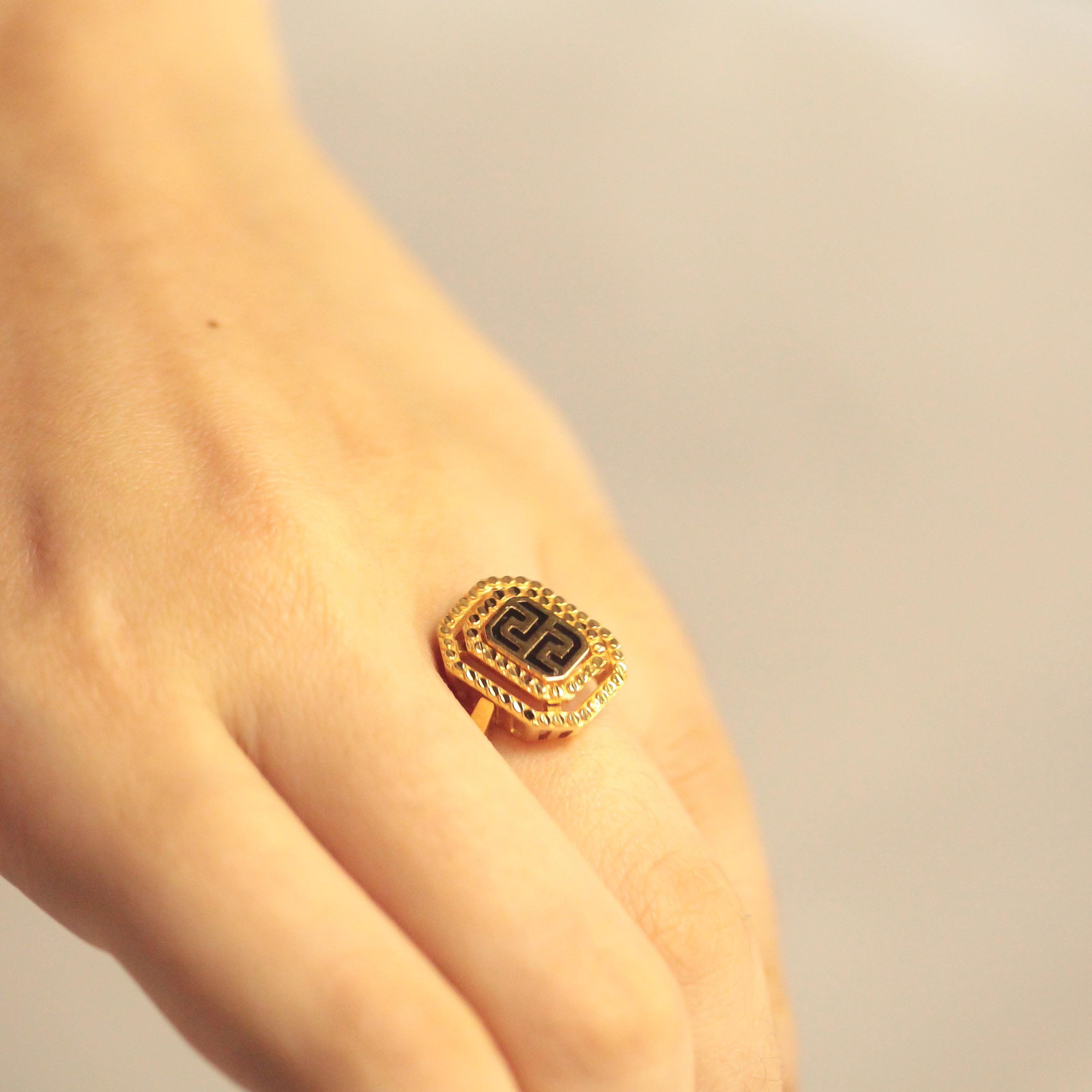 22 Ayar Mineli Yüzük