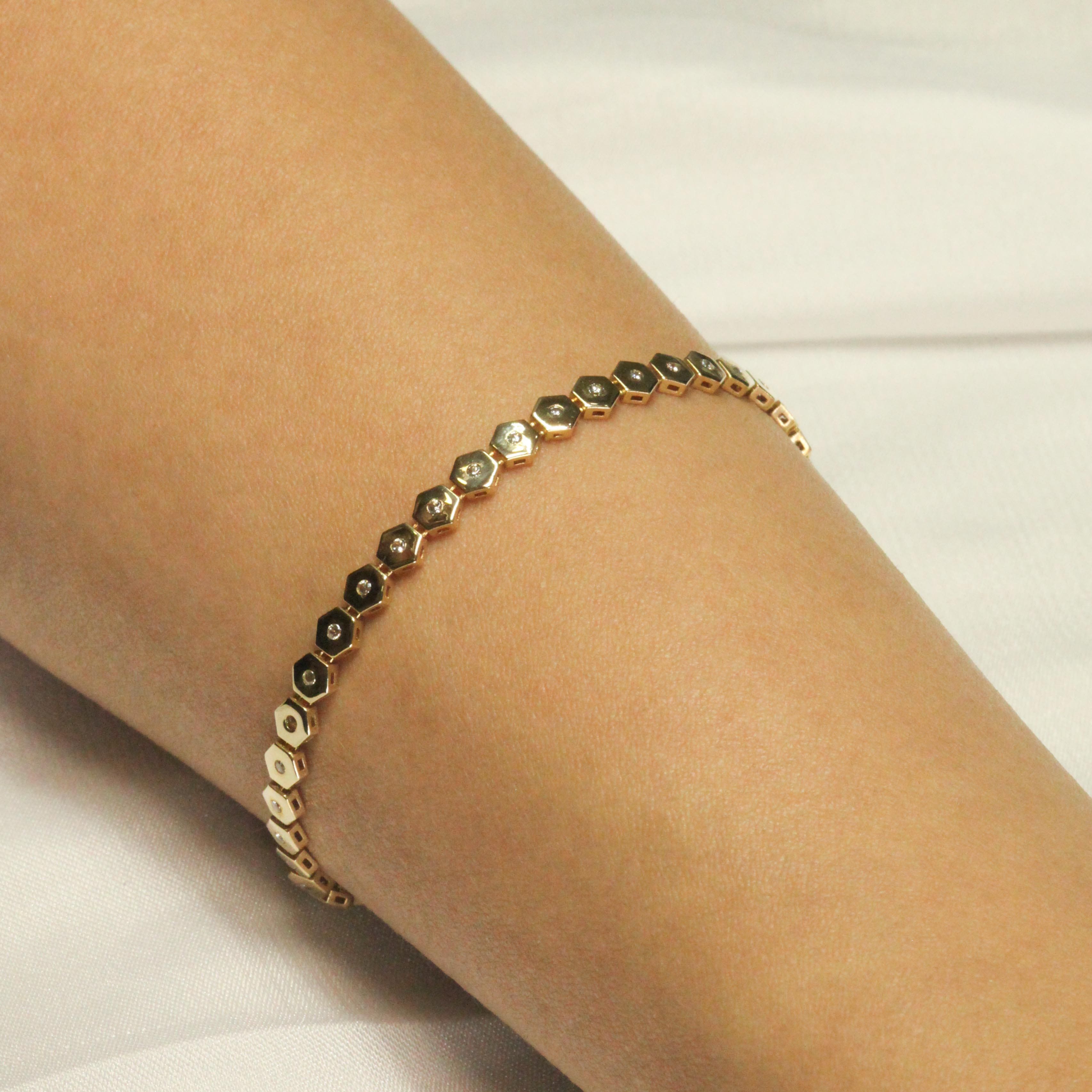 14 AYAR BALKÜPÜ ALTIGEN TAŞLI BİLEKLİK