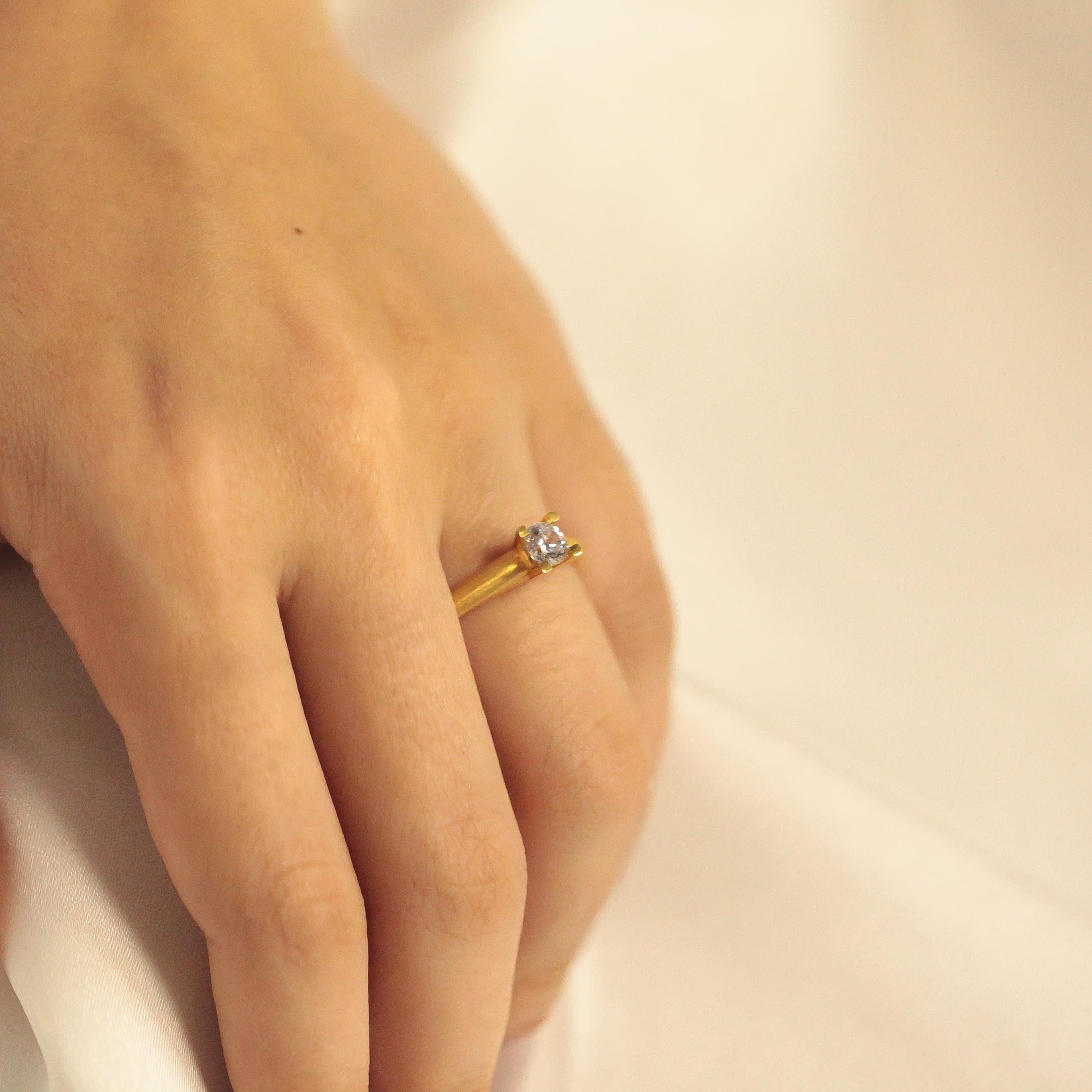 22 Ayar Tektaş Yüzük