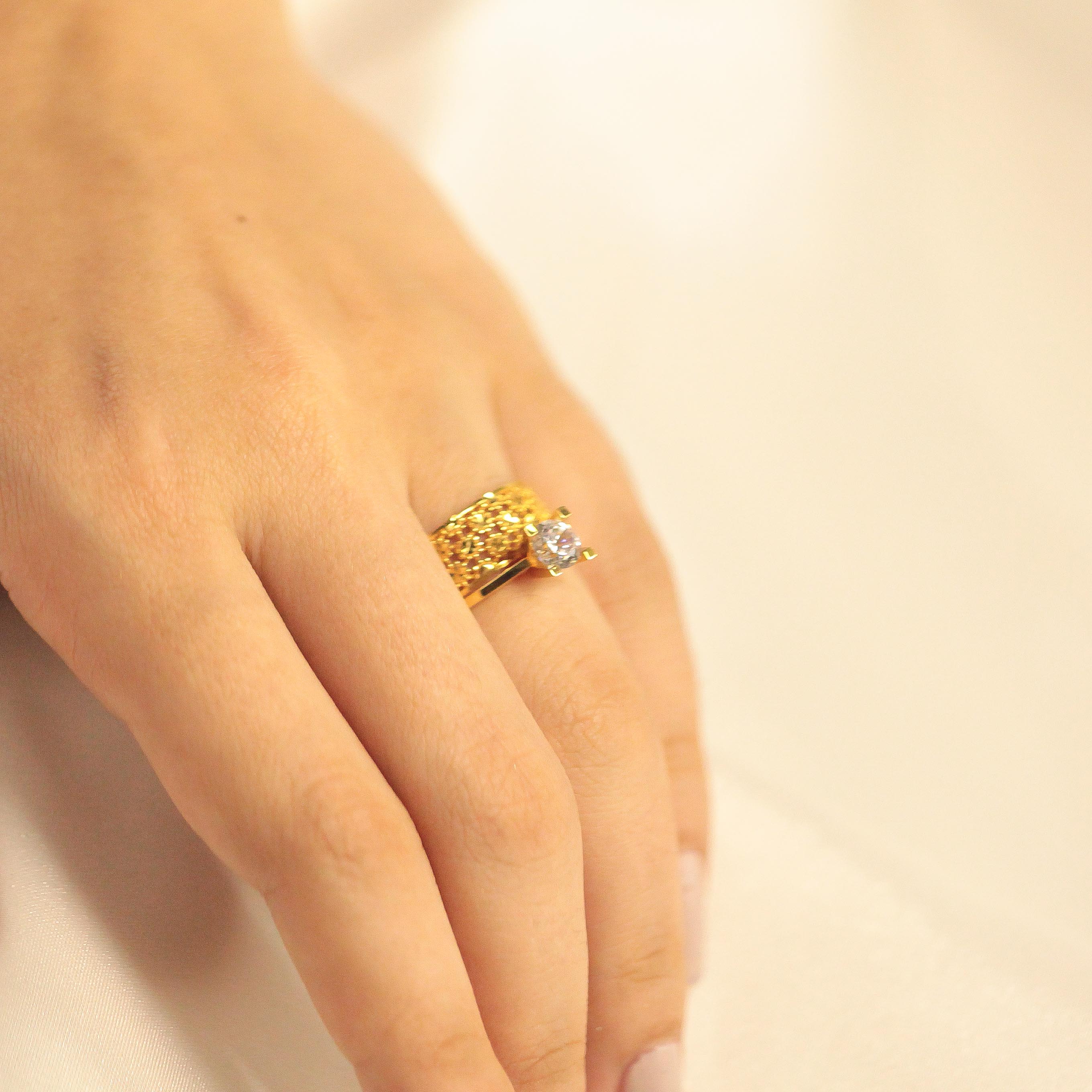 22 Ayar Alyanslı Tektaş Yüzük