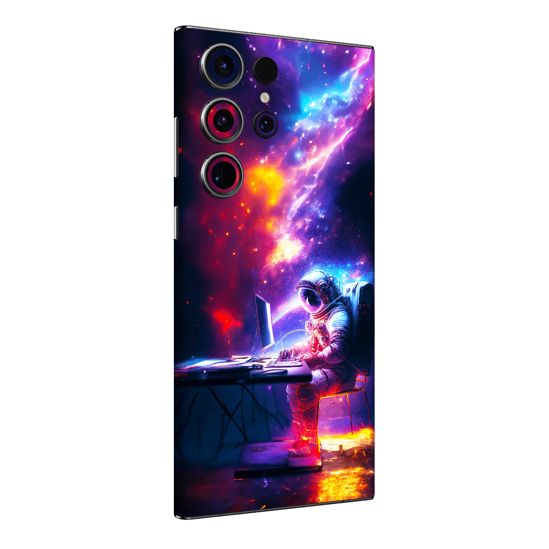 Samsung S24 Ultra Kaplama Nebula Astronot