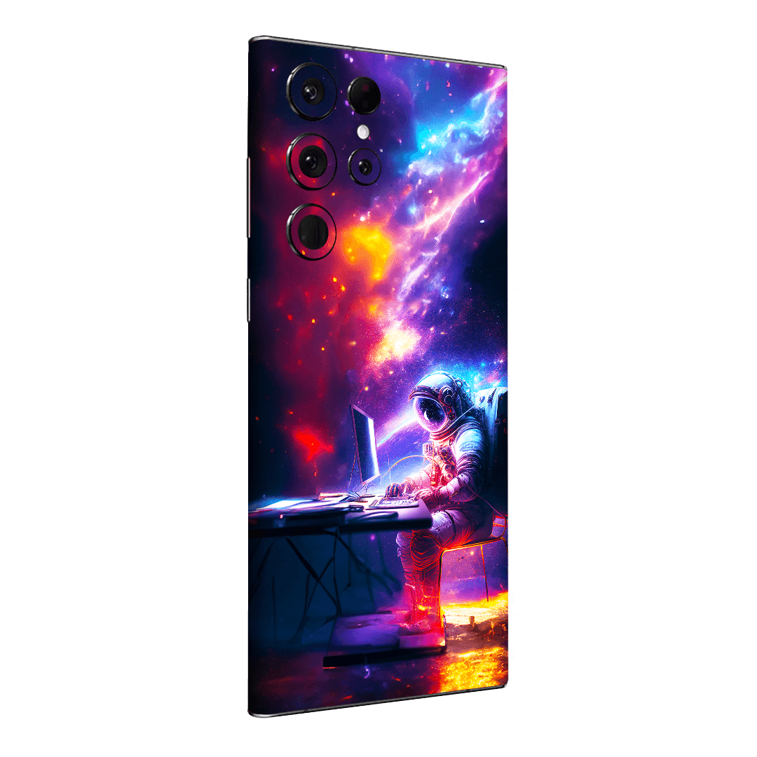 Samsung S22 Ultra Kaplama Nebula Astronot