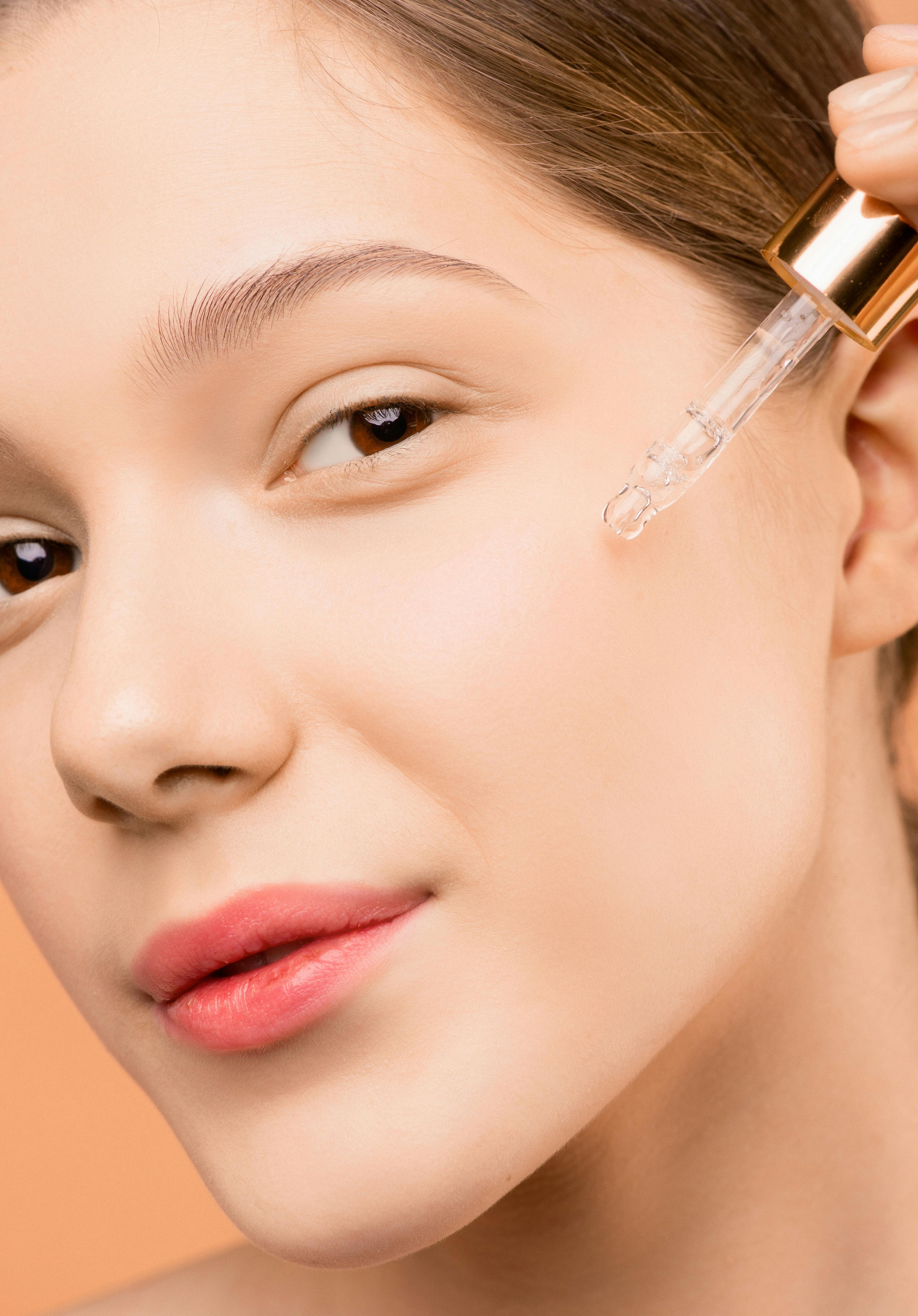 Cilt Serumu Nedir? Doğru Serum Seçimi ve Kullanımı
