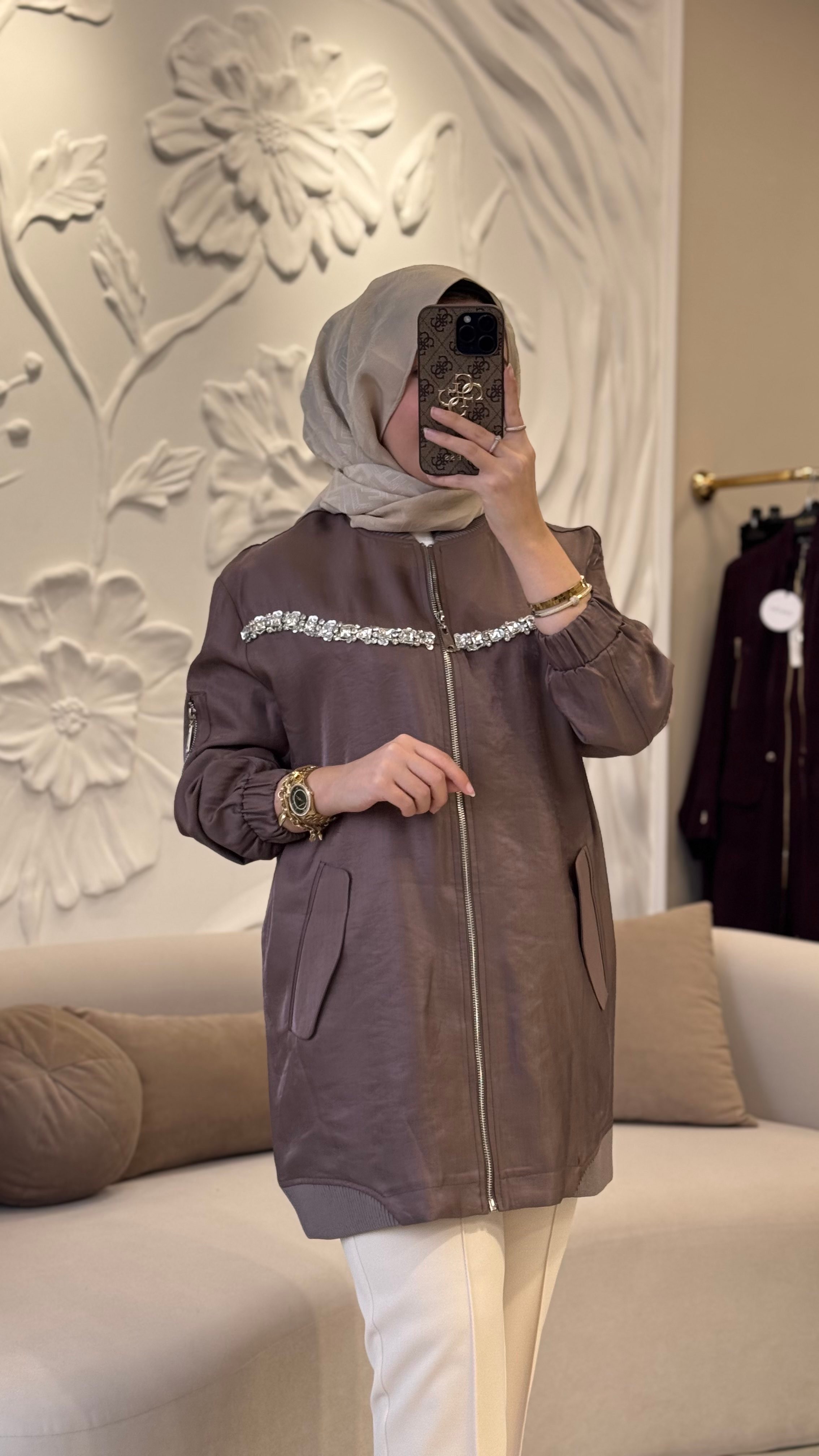 Nuss taşlı bomber kap