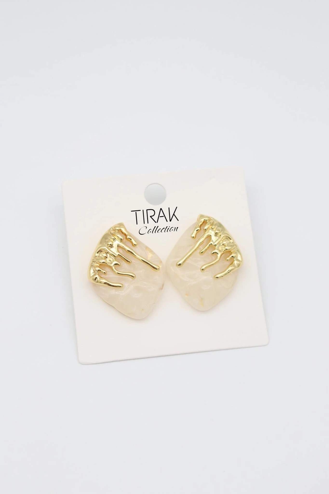 ERİTİLMİŞ FORMDA GOLD RENK DETAY KÜPE - Beyaz