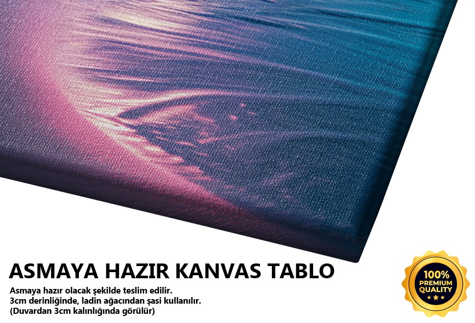 Neon Ay ve Palmiye Manzarası