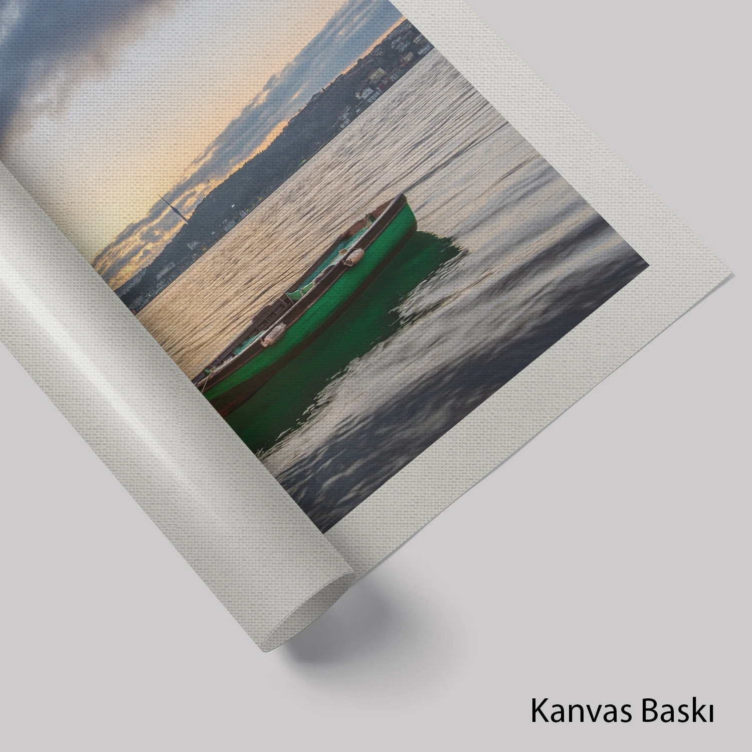 Ortaköy Camii ve Balıkçı Teknesi