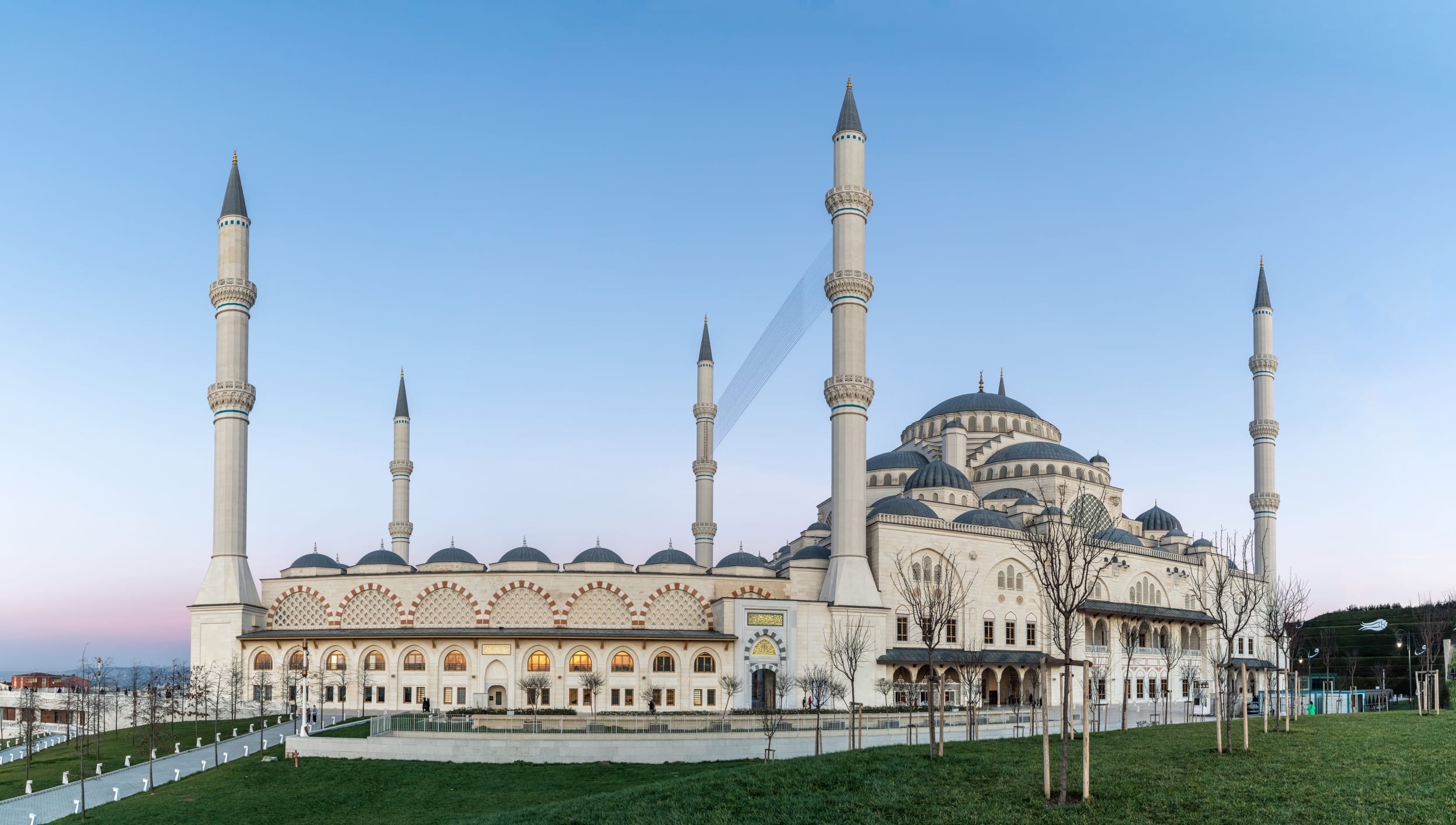 Çamlıca Camii