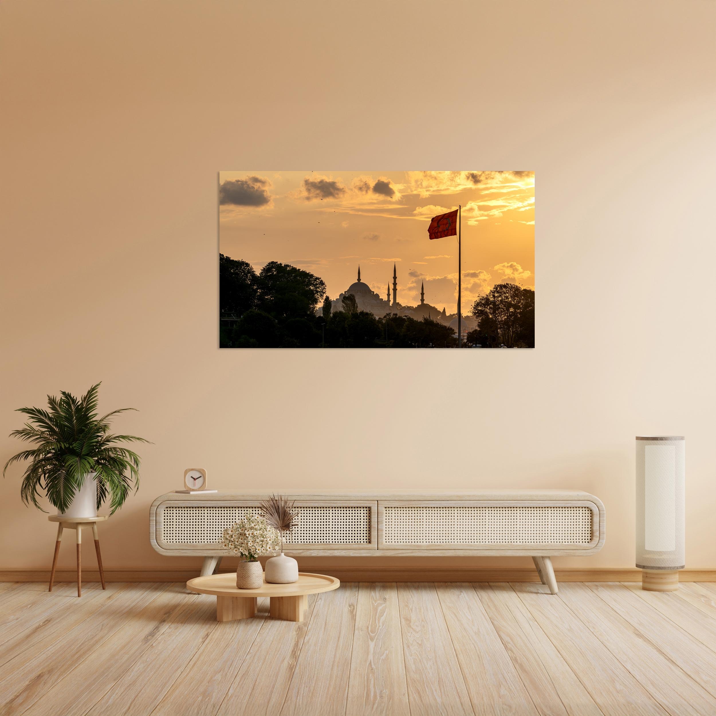 Süleymaniye Camii ve Türk Bayrağı