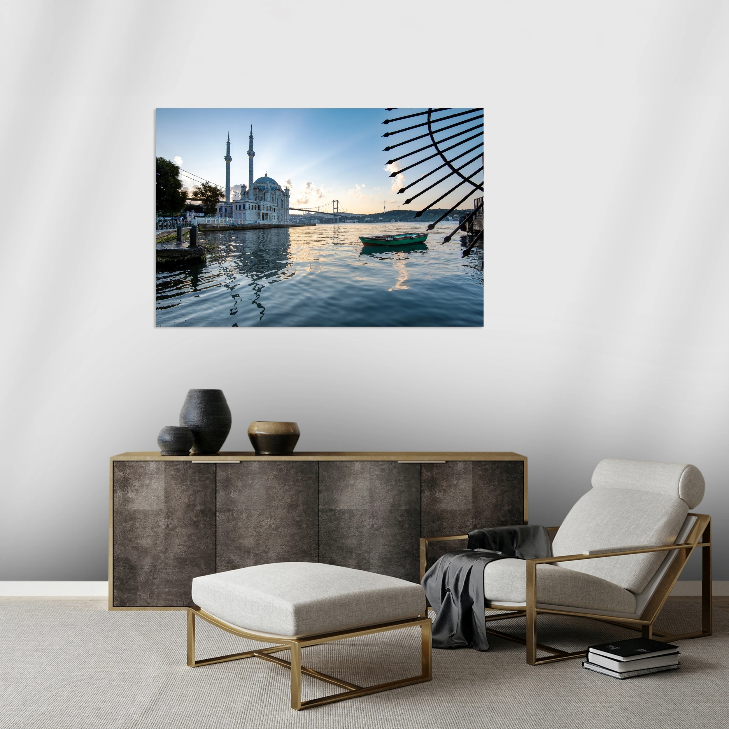 Ortaköy Camii ve Balıkçı Teknesi